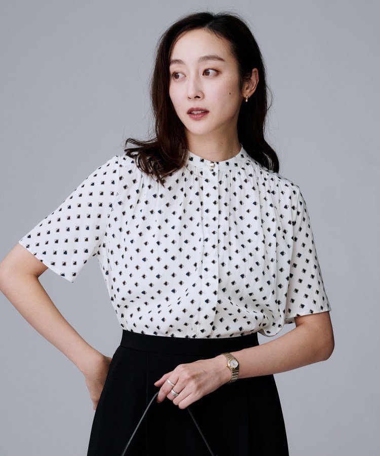 【SALE／44%OFF】UNTITLED 【セットアップ可/リラクシー/通勤】スクエアジオメ柄ブラウス アンタイトル..