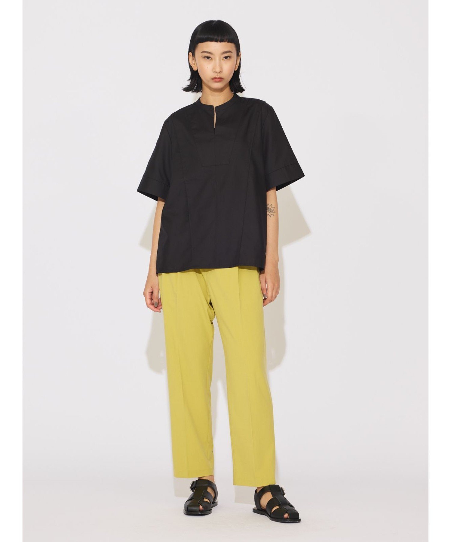 MIDIUMISOLID MIDIUMISOLID for Ladies クロップドテーパードパンツ マーコート パンツ その他のパンツ..