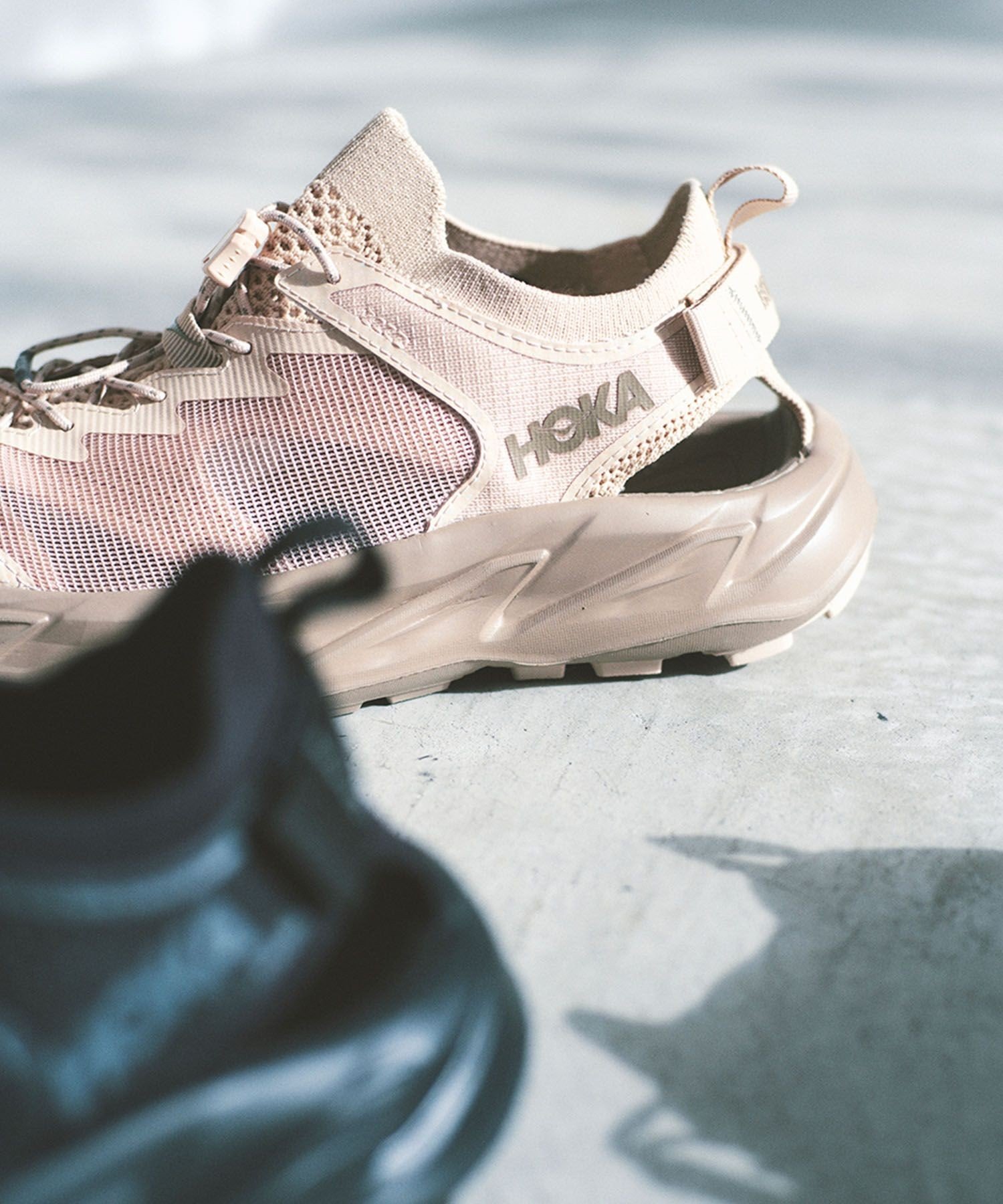 【SALE／20%OFF】NERGY HOKA Hopara2 ナージー シューズ・靴 サンダル ブラック ベージュ【送料無料】