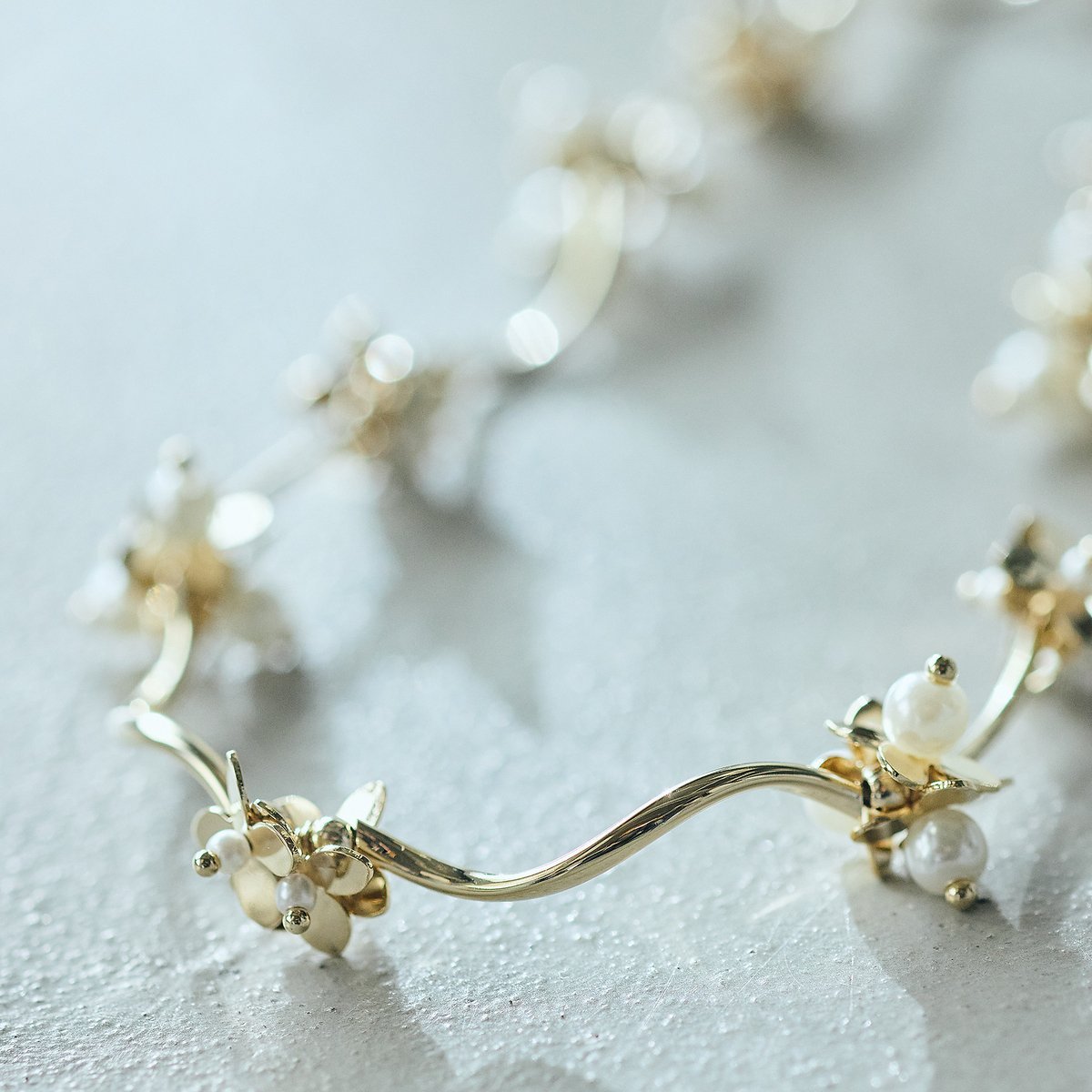 Audie a Muses メタルフラワー+パール調ネックレス ローズティアラ アクセサリー・腕時計 ネックレス ゴールド【送料無料】