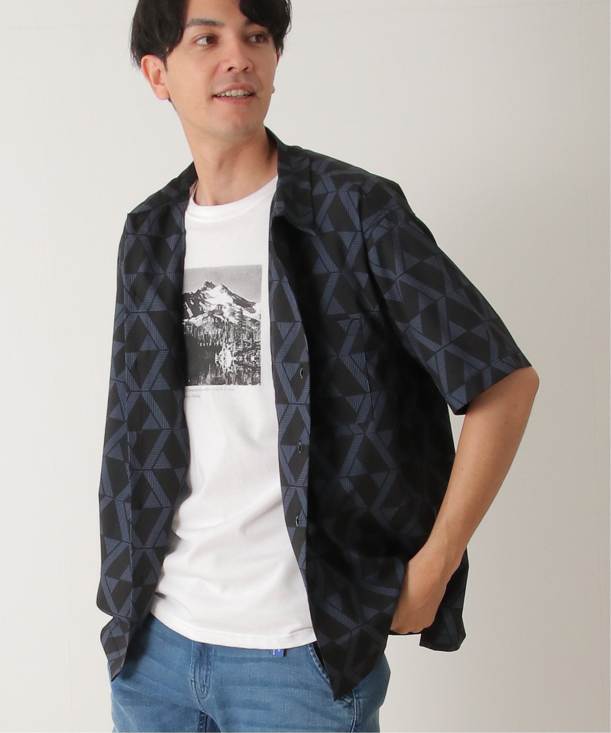 ikka 幾何学プリントシャツ イッカ トップス シャツ・ブラウス ネイビー ベージュ