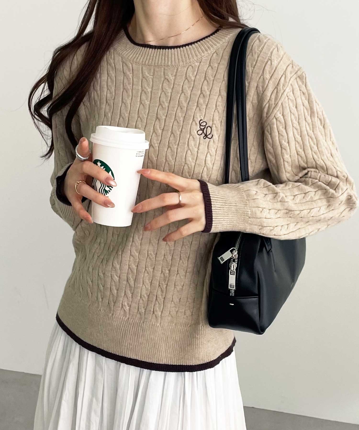 【SALE／20%OFF】GeeRA ワンポイント刺しゅう配色ケーブルニット ジーラ トップス ニット ベージュ グレー ホワイトのサムネイル