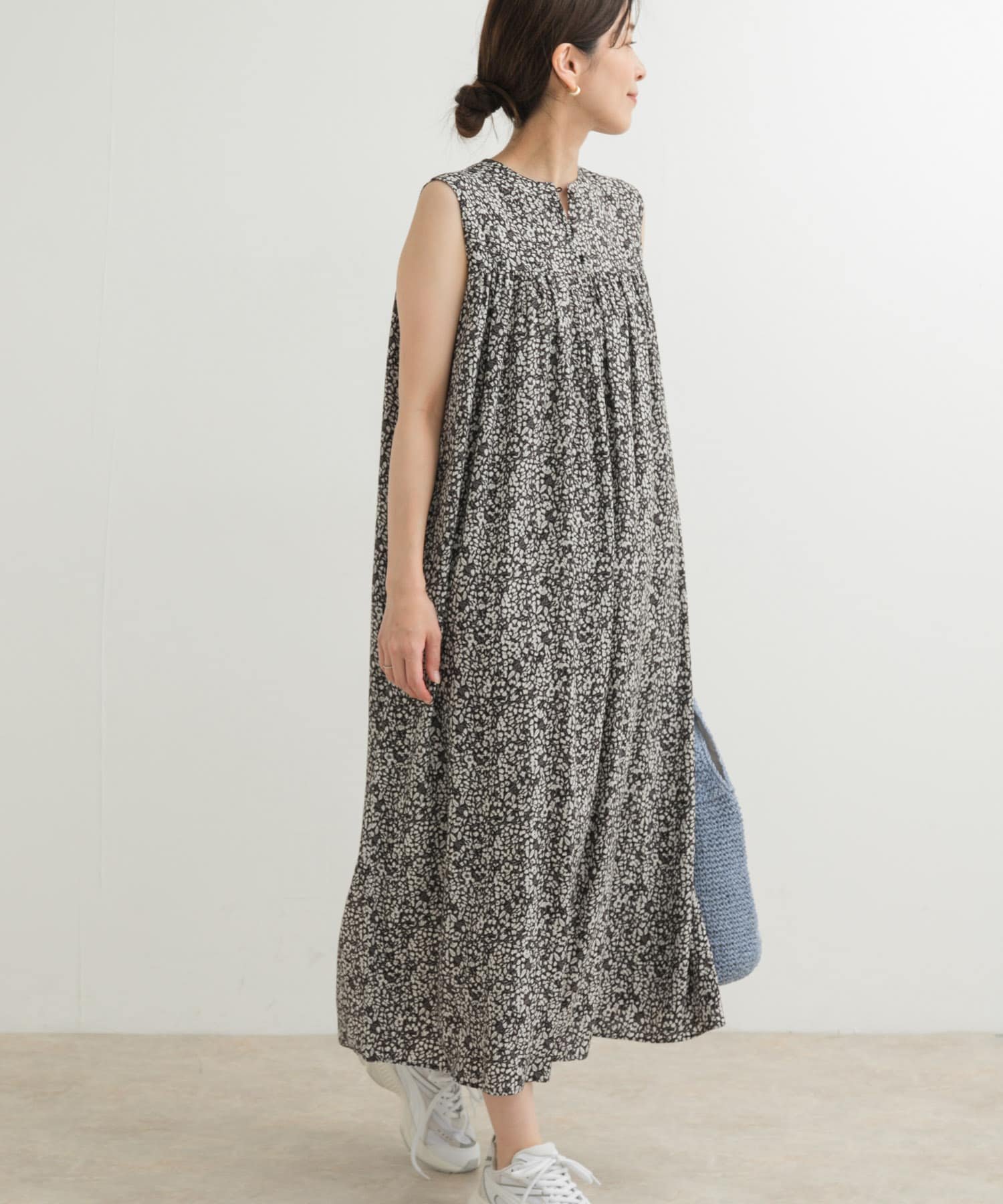 【SALE／10%OFF】URBAN RESEARCH DOORS 小花柄ノースリーブワンピース アーバンリサーチドアーズ ワンピース・ドレス ワンピース ブラック グリーン【送料無料】のサムネイル