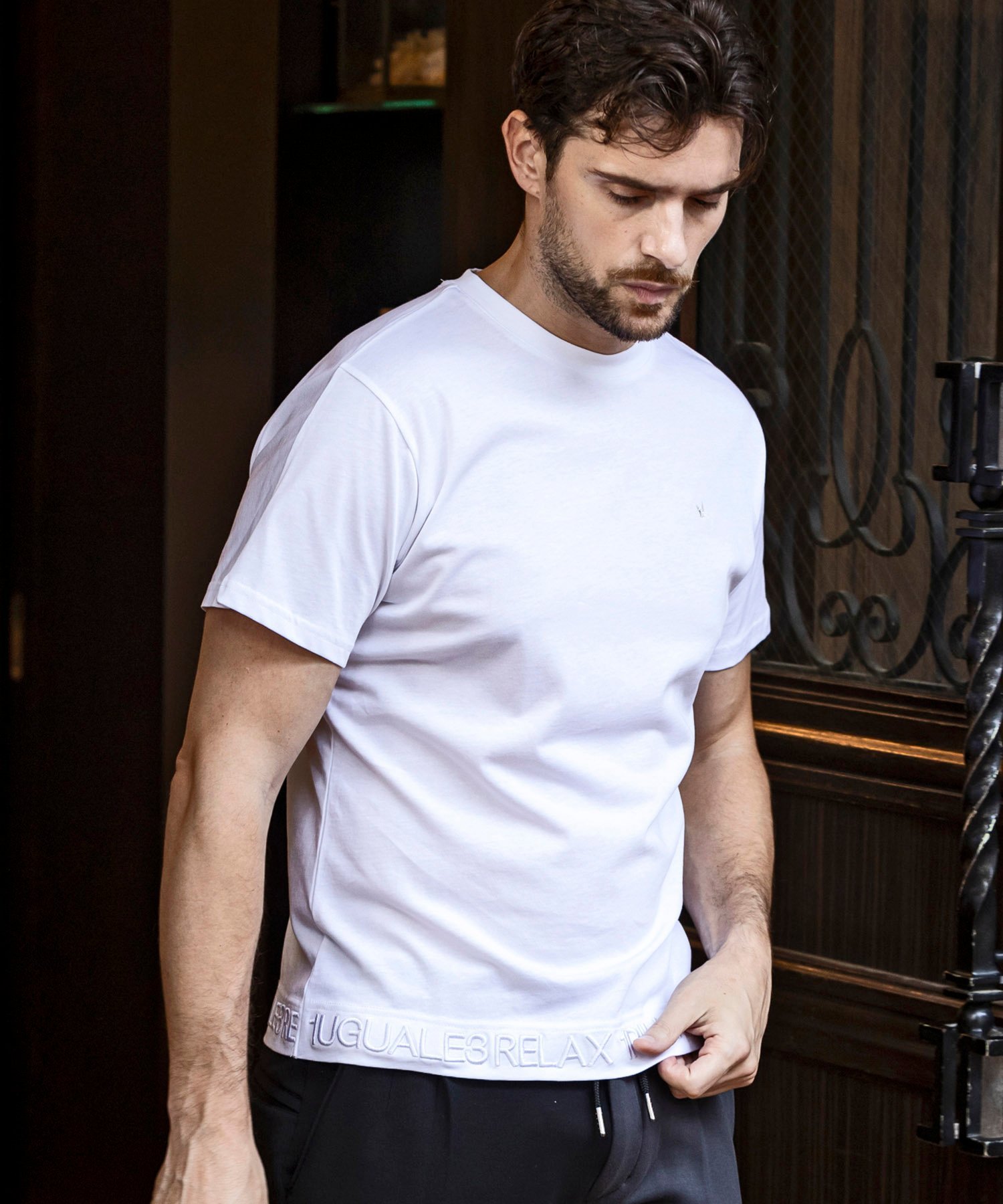 1PIU1UGUALE3 RELAX 1PIU1UGUALE3 RELAX ヘム刺繍ロゴ半袖Tシャツ シフォン トップス カットソー・Tシャツ ホワイト ブラック