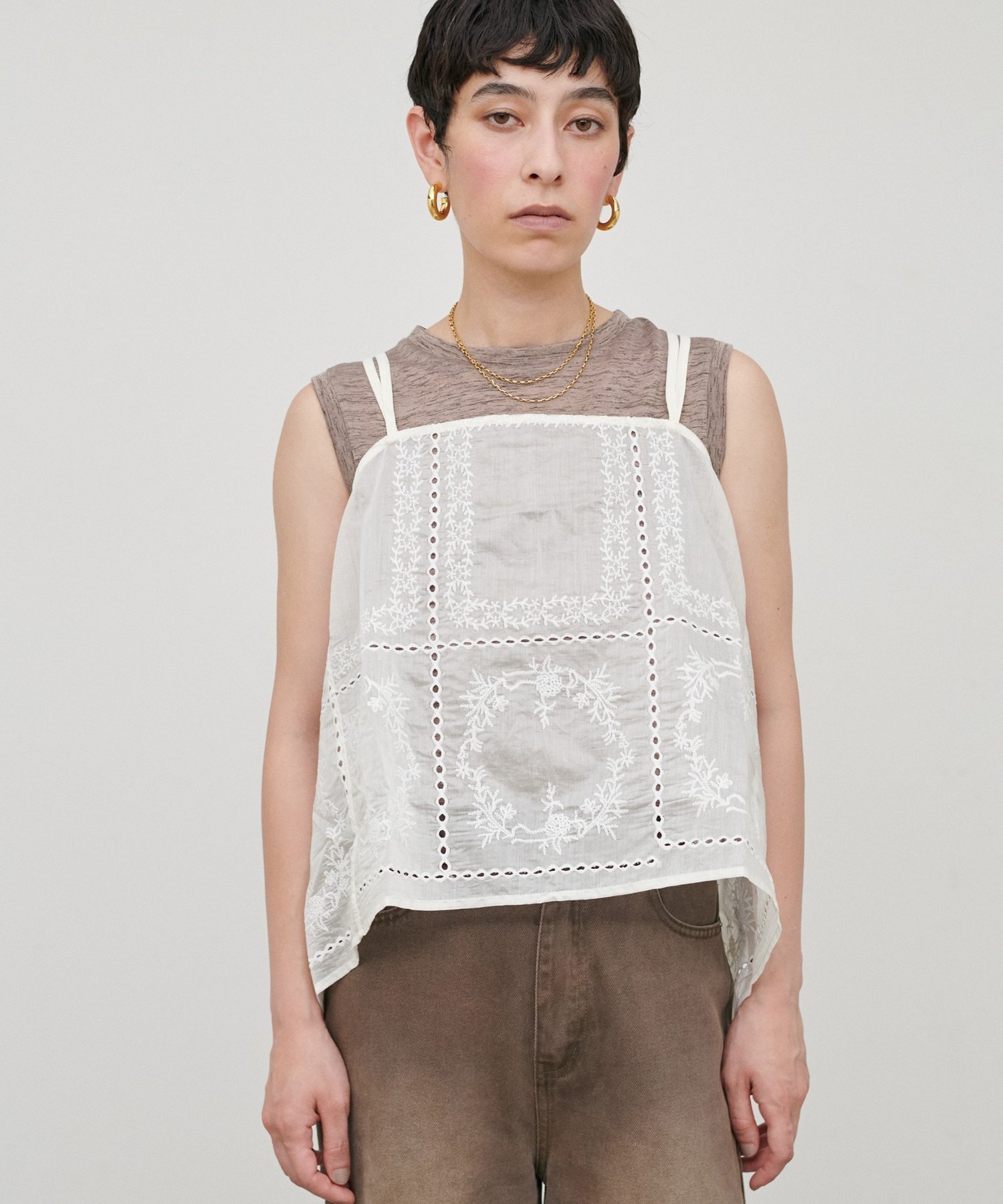 LARUTA スクエア刺繍レースキャミ ラルータ トップス シャツ・ブラウス ブラック ホワイト
