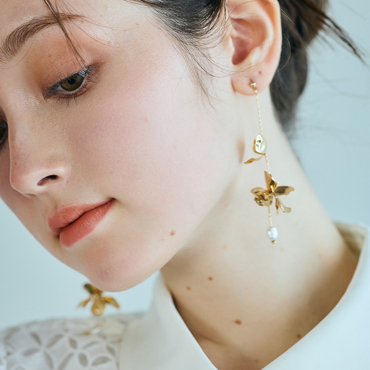 Audie a Muses メタルフラワースイングピアス ローズティアラ アクセサリー・腕時計 ネックレス ゴールド【送料無料】
