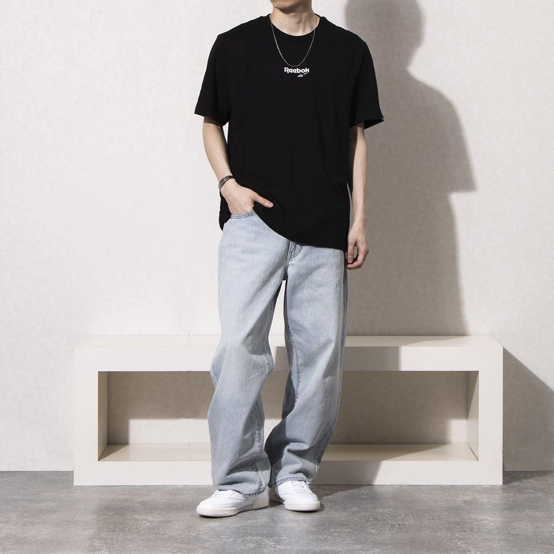 スターズ グラフィック Tシャツ / STARS GRAPHIC TEE リーボック トップス カットソー・Tシャツ ブラック ホワイト