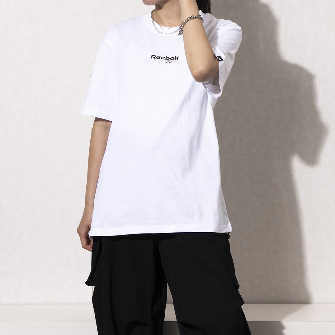 スターズ グラフィック Tシャツ / STARS GRAPHIC TEE リーボック トップス カットソー・Tシャツ ブラック ホワイト