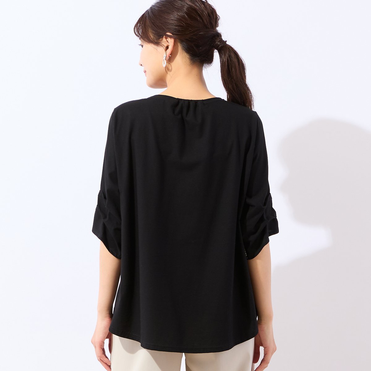 LOBJIE 【洗える・日本製】フロント刺繍入りプルオーバー ロブジェ トップス カットソー・Tシャツ ブラック ベージュ