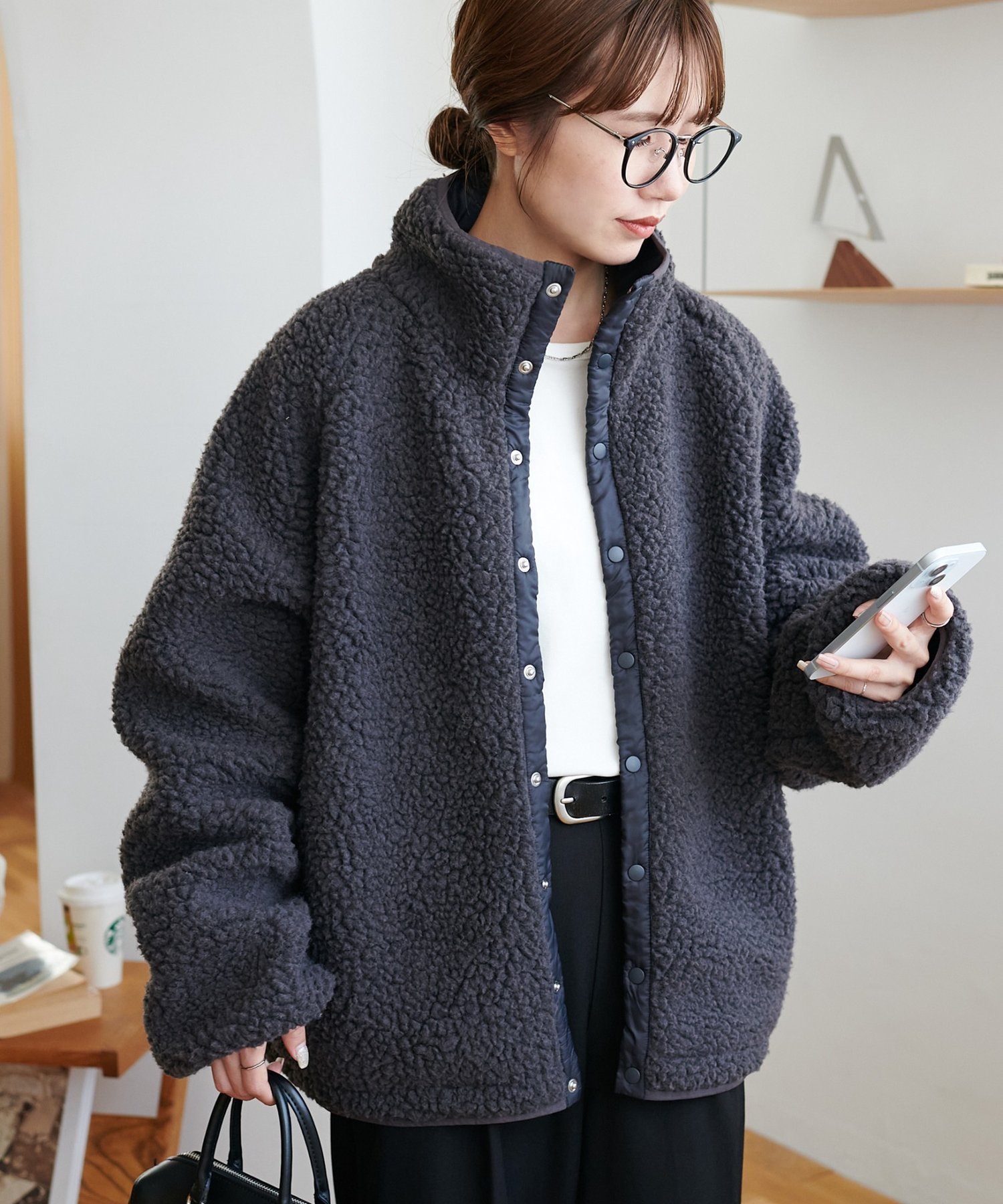 Discoat 【ユニセックス】ボアリバーシブルブルゾン ディスコート ジャケット・アウター ブルゾン・ジャンパー ホワイト グレー ブラウン【送料無料】