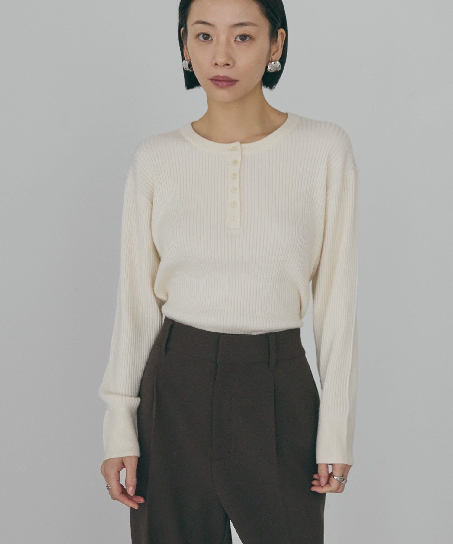 AMERICAN HOLIC バイパチヘンリーネックリブニットプルオーバー＜静電気軽減＞ アメリカンホリック トップス ニット ブラック レッド ホワイトのサムネイル