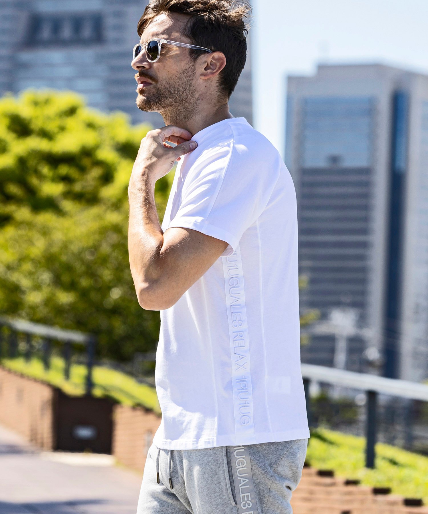 1PIU1UGUALE3 RELAX 1PIU1UGUALE3 RELAX テープロゴ半袖Tシャツ シフォン トップス カットソー・Tシャツ ホワイト ブラック