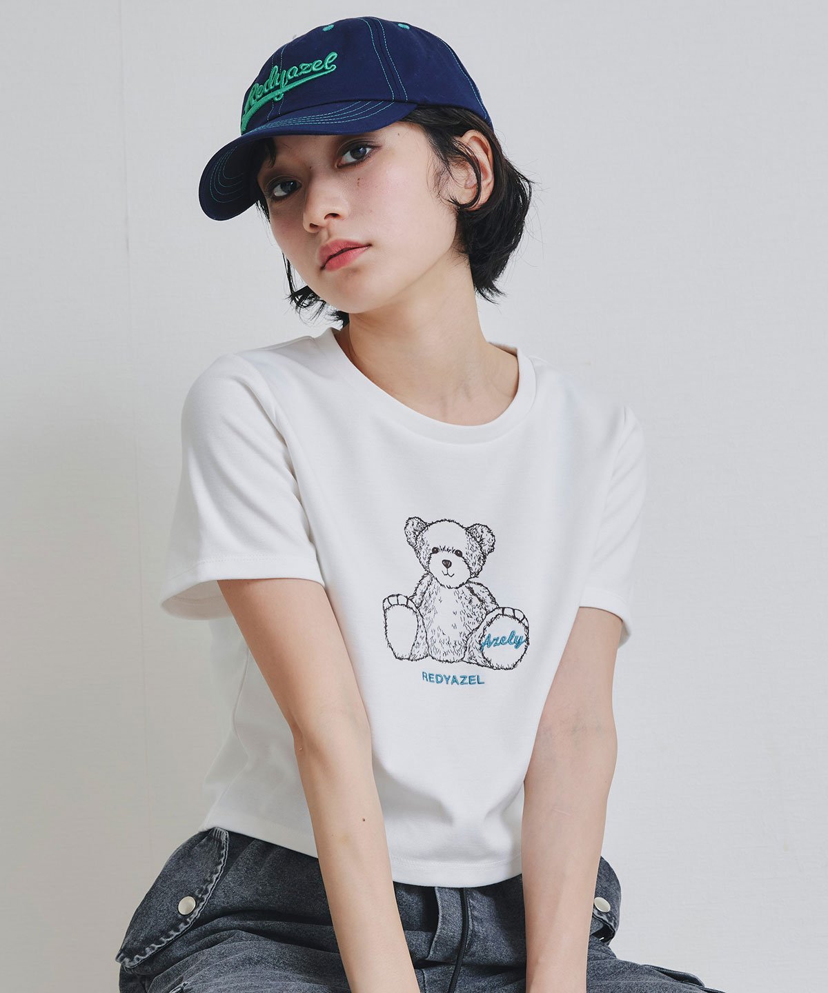 REDYAZEL Azely コンパクトTシャツ レディアゼル トップス カットソー・Tシャツ ブラック レッド ホワイト