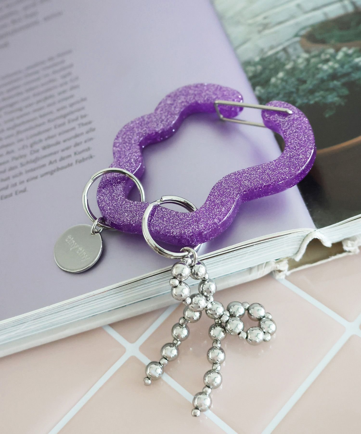 tiny tiny リボン付きラメカラビナ[tiny tiny(ティニーティニー)] ニコアンド ファッション雑貨 チャーム・キーチェーン パープル シルバー ブラックのサムネイル