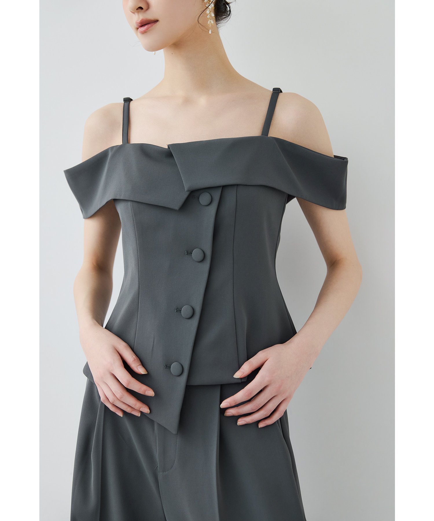 【SALE／15%OFF】niana オフショルペプラムトップスセットアップドレス 2点セット パンツドレス 結婚式 ビーフラット ワンピース・ドレス ドレス ブラック グレー【送料無料】