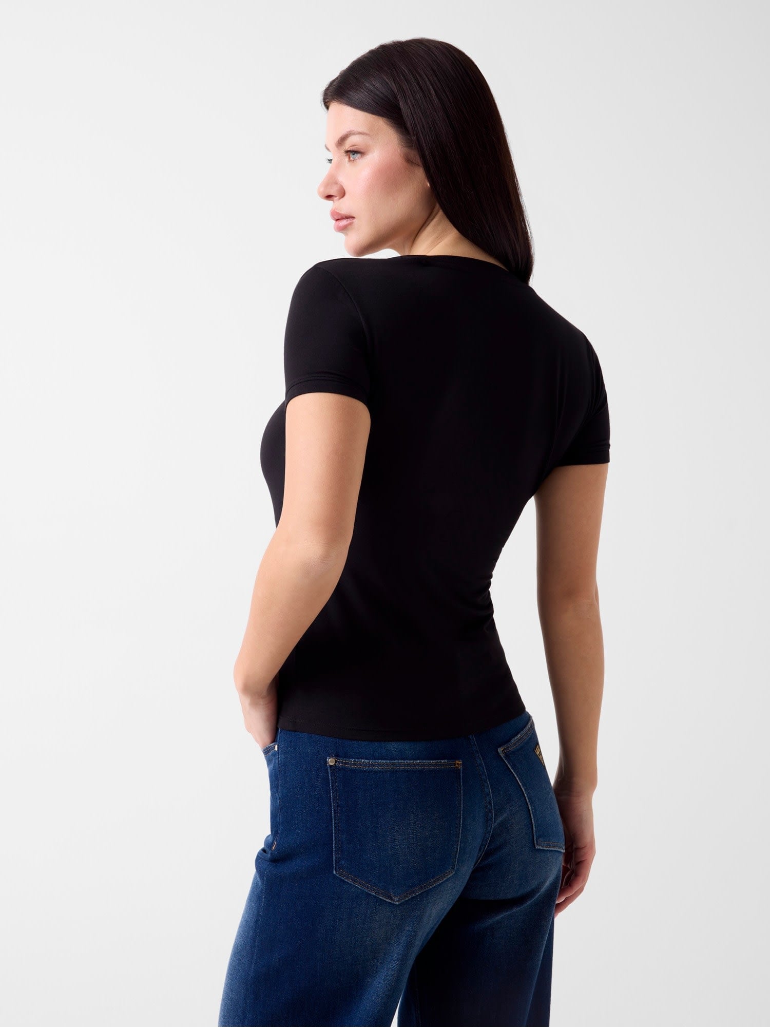 GUESS/(W)MINI Logo V-Neck Tee ゲス トップス カットソー・Tシャツ ブラック ホワイト