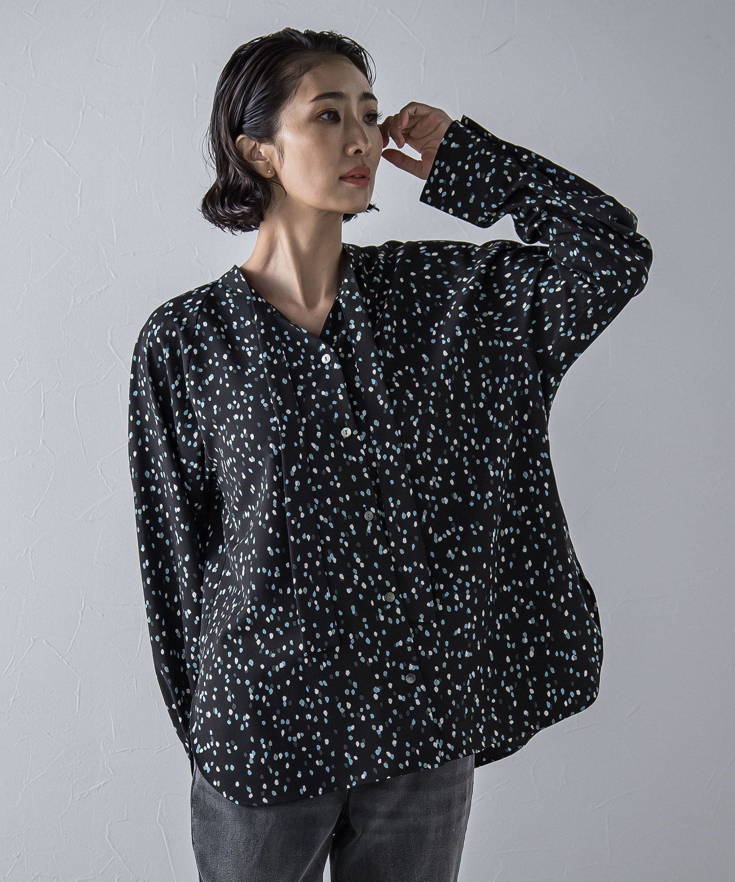 TARA JARMON トップス　花柄　幾何学模様　カラフル　人気　完売 ブラウス シャツ レディース 花柄 トップス 花柄ブラウス