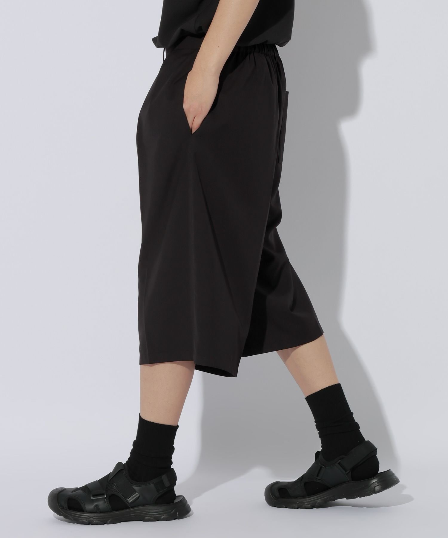 LAKOLE TRショートスラックス ラコレ パンツ その他のパンツ ブラック ベージュ
