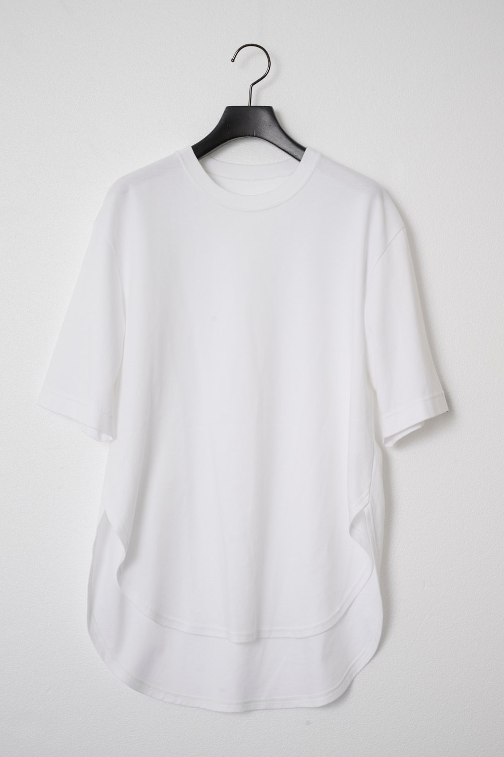 UJOH Curve Hem Half Sleeve T ウジョー トップス カットソー・Tシャツ ホワイト ブラック