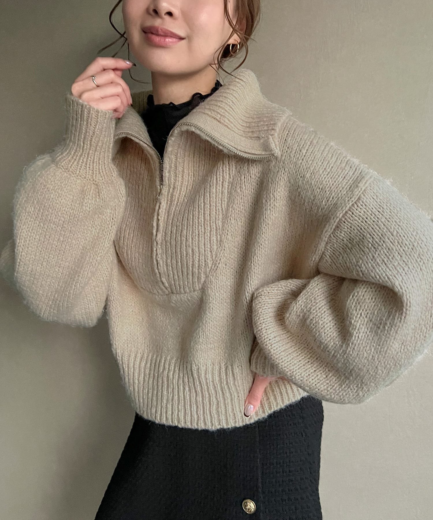 【SALE／22%OFF】JUNOAH ハーフZIPショート丈ニット ジュノア トップス ニット ベージュ ブラック ホワイト【送料無料】のサムネイル