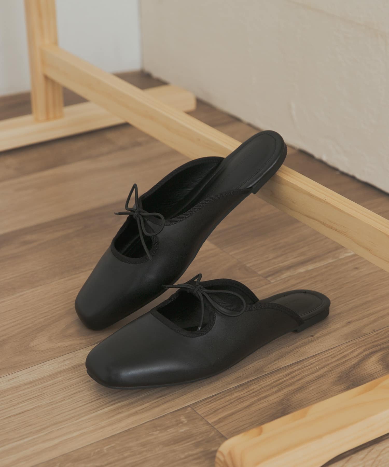 【SALE／51%OFF】URBAN RESEARCH DOORS スクエアトゥリボンミュール アーバンリサーチドアーズ シューズ・靴 サンダル レッド ブラック【送料無料】