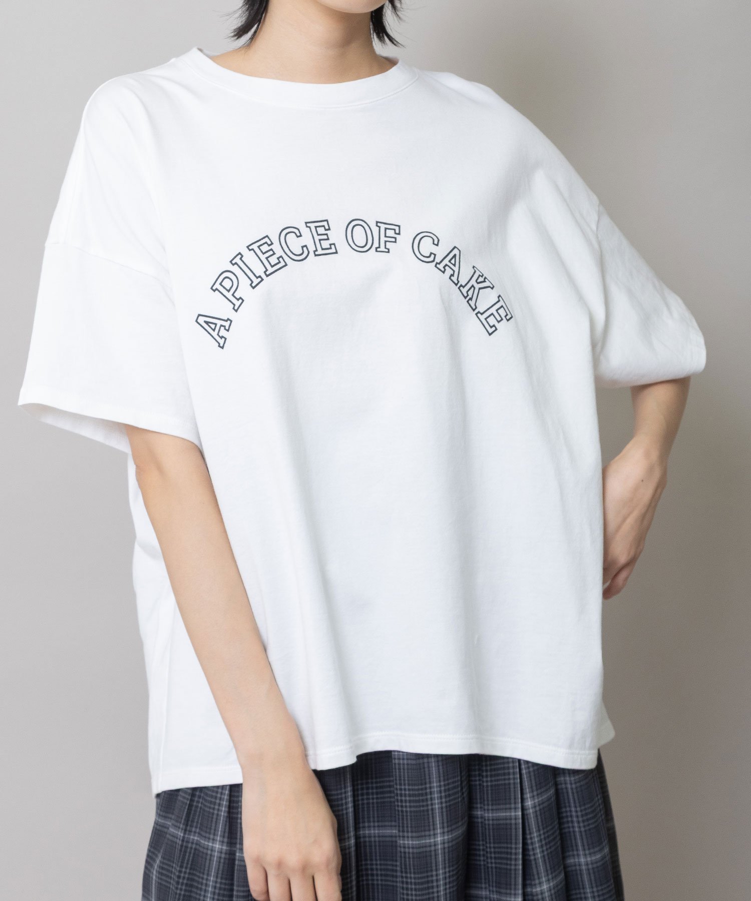 Munich "A PIECE OF CAKE"ロゴプリントTシャツ ミューニック トップス カットソー・Tシャツ グリーン ホワイト ブラック【送料無料】