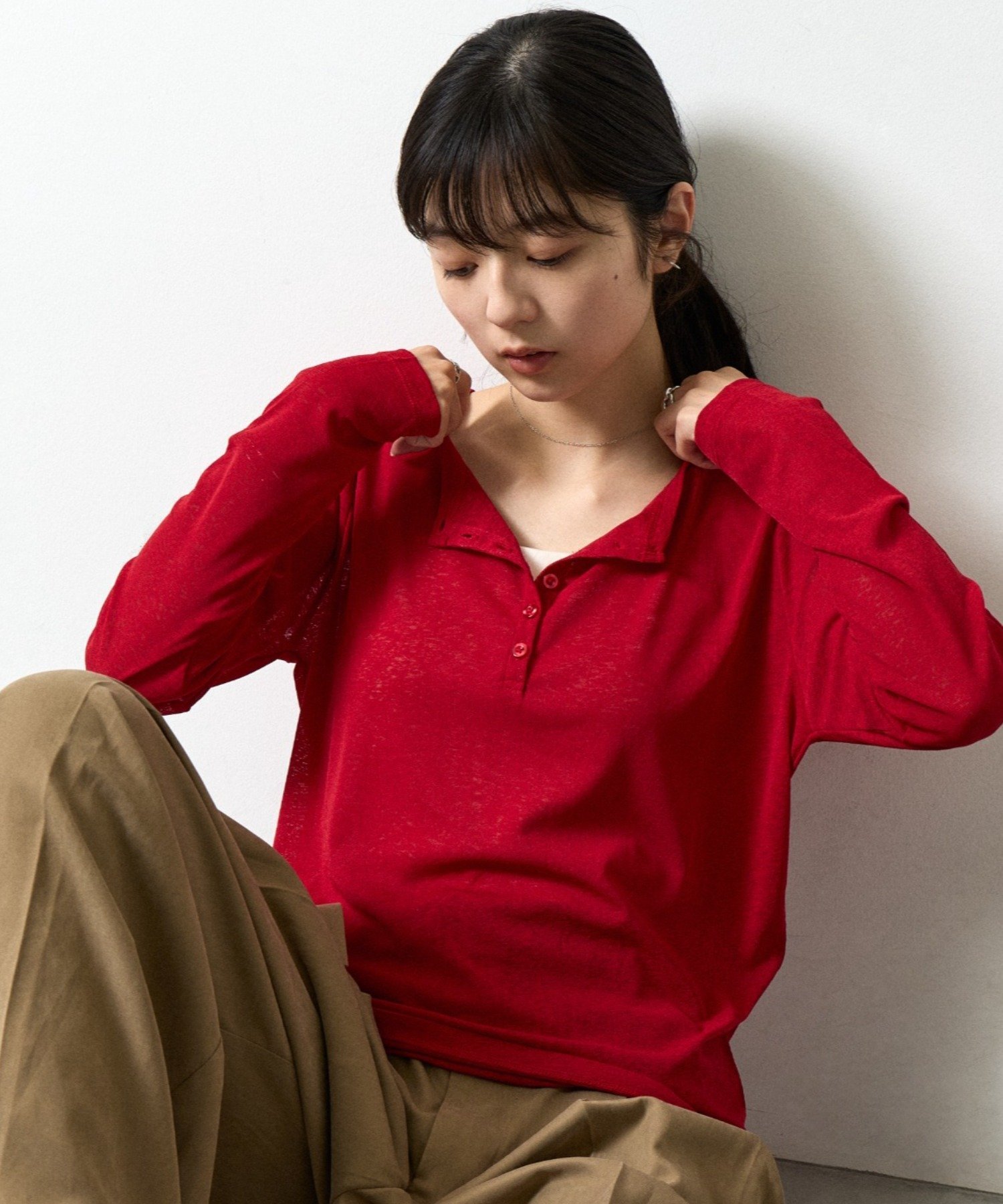 シアーヘンリーネックTシャツ コロニー トゥーワンスリーナイン トップス カットソー・Tシャツ ブラック グレー レッド ホワイト