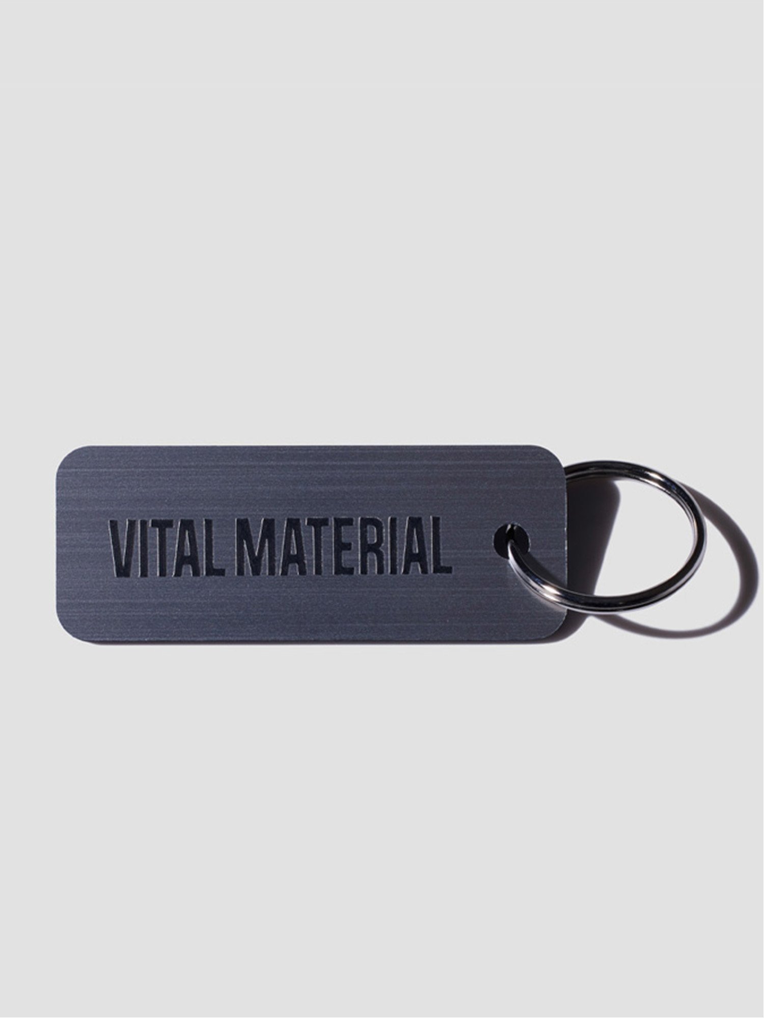 楽天Rakuten FashionVITAL MATERIAL VITAL MATERIAL × Various Keytags BR. ALUMINUM / BLACK ヴァイタル マテリアル ファッション雑貨 チャーム・キーチェーン グレー