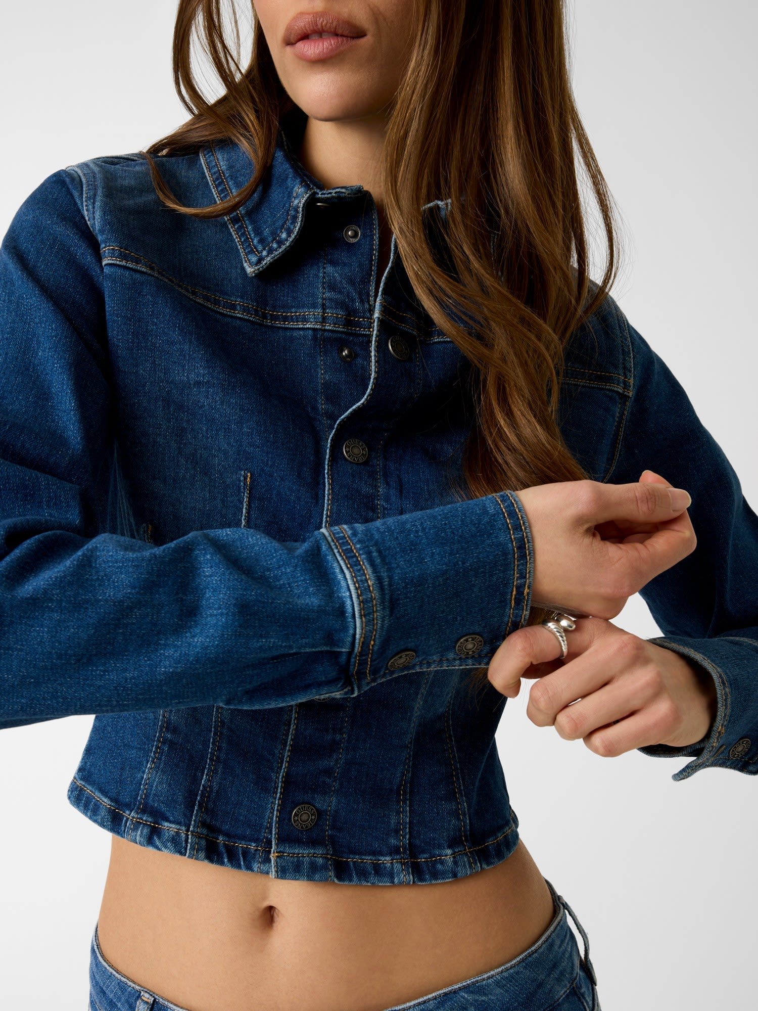 GUESS JEANS デニムジャケット (W)Cropped Shacket ゲス ジャケット・アウター デニムジャケット ブルー