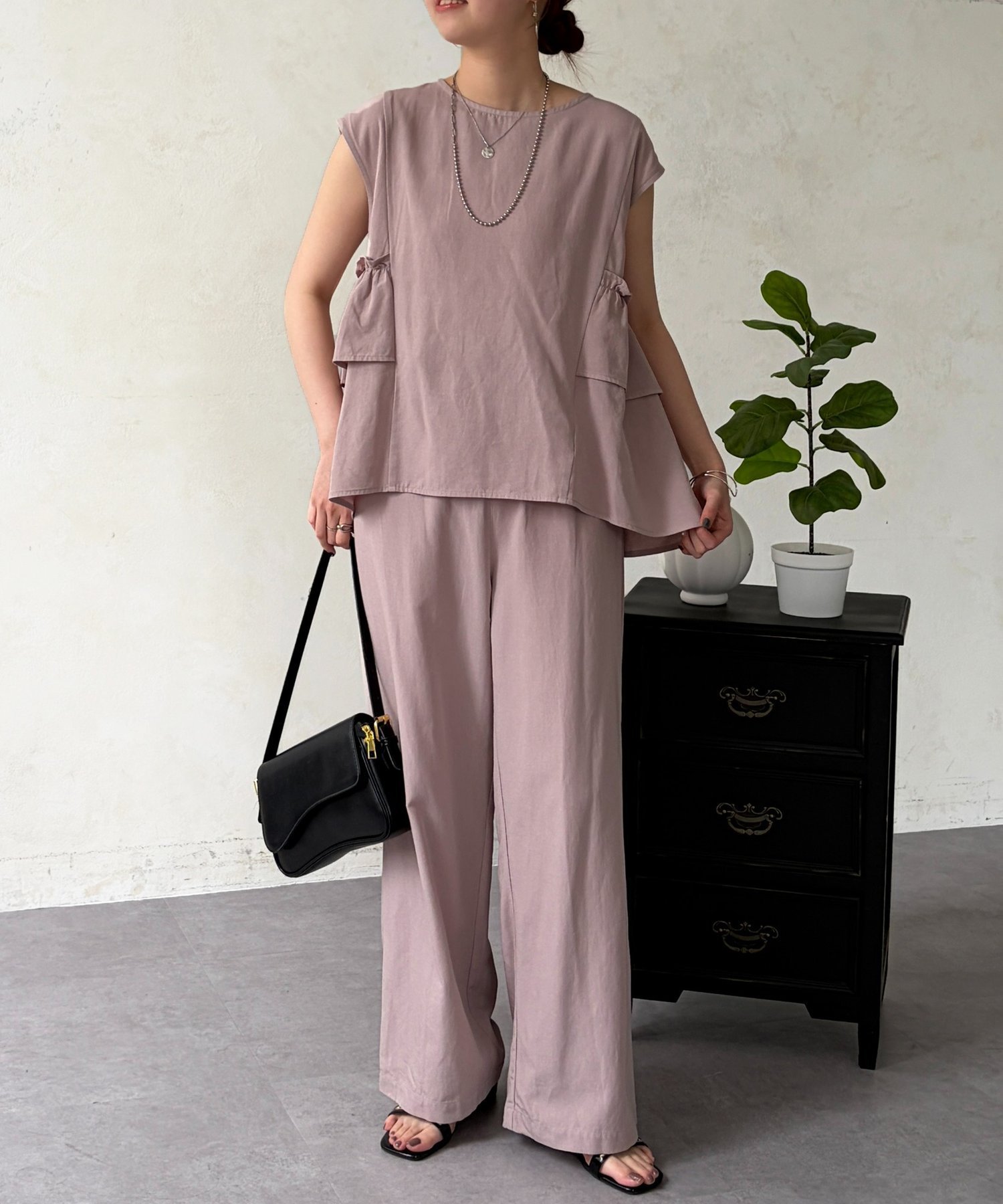 Chez toi バックフリルブラウス×パンツSET シェトワ ワンピース・ドレス その他のワンピース・ドレス ベージュ グレー ピンク【送料無料】