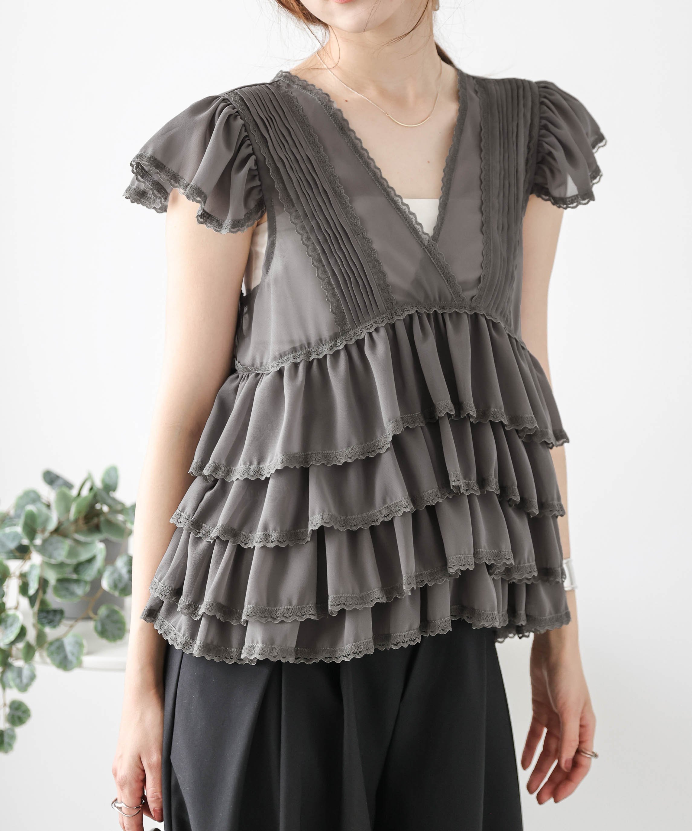 La-gemme シフォンフリル レーストップス ラジュール トップス シャツ・ブラウス グレー ブラック ベージュ
