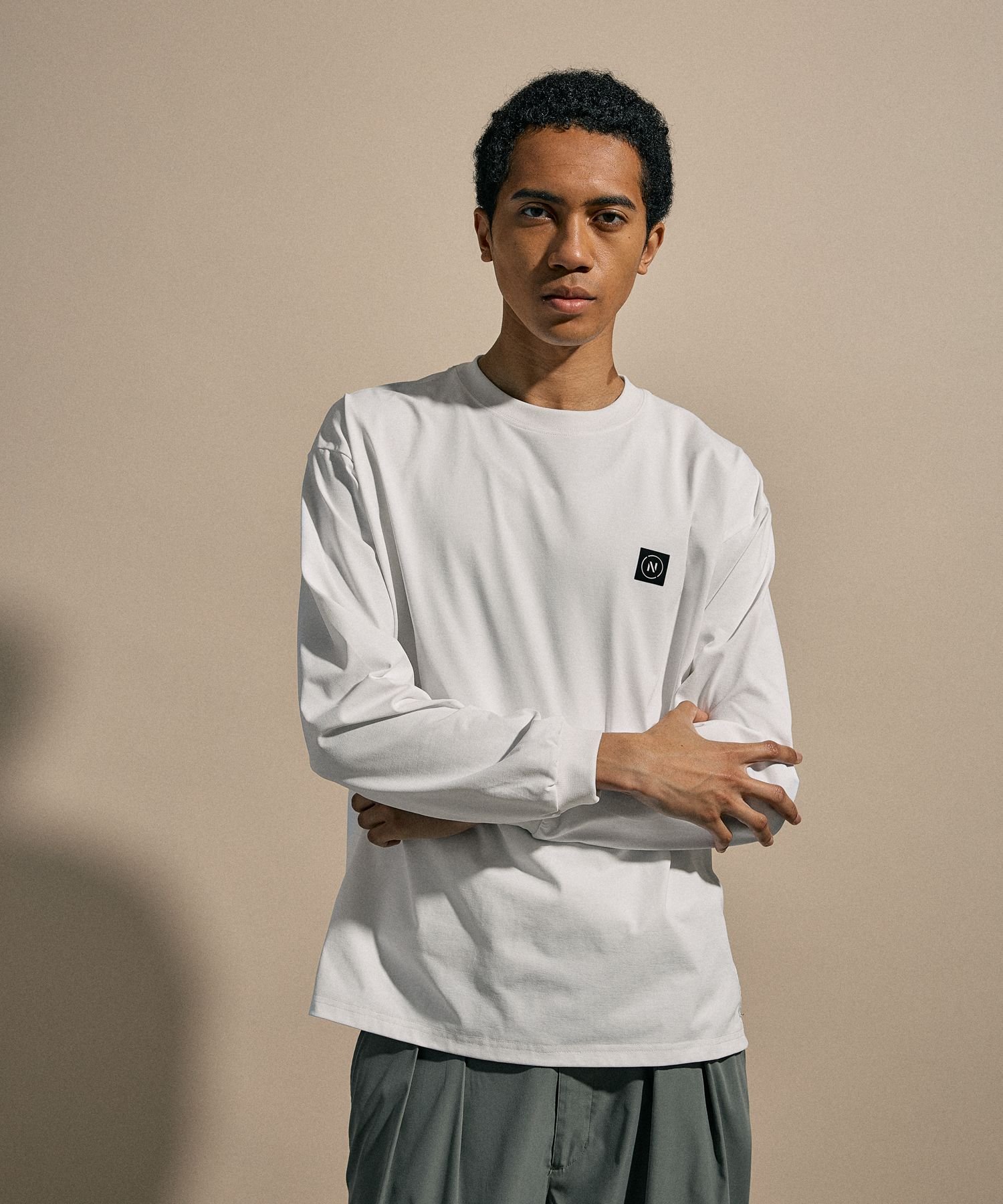 NUMERALS 【NUMERALS】ONE POINT LONG SLEEVED T-SHIRT ニコアンド トップス カットソー・Tシャツ ブラック グレー ホワイト ネイビー【送料無料】