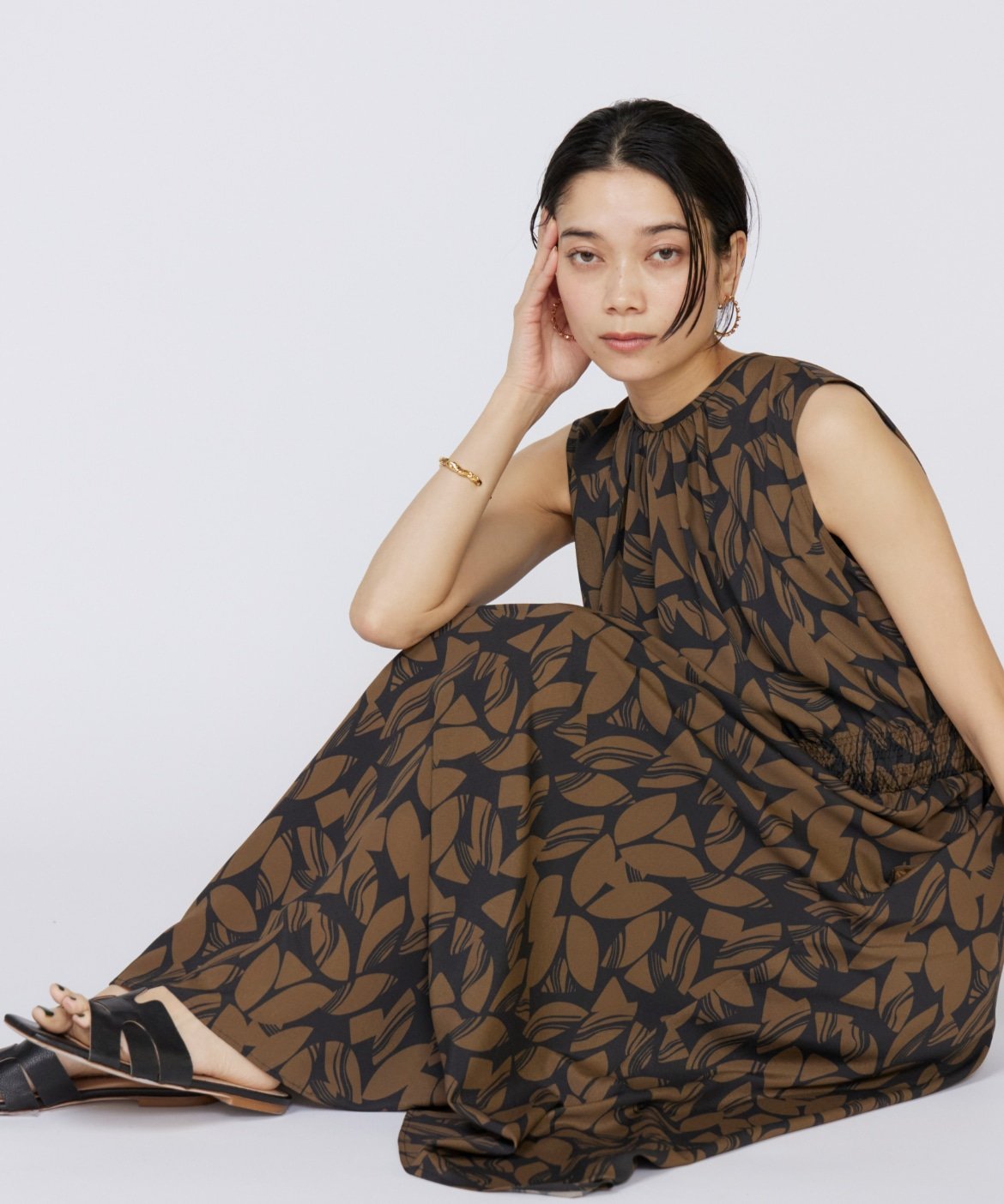 INED 《大きいサイズ》ノースリーブプリントワンピース イネド ワンピース・ドレス ワンピース ホワイト カーキグリーン