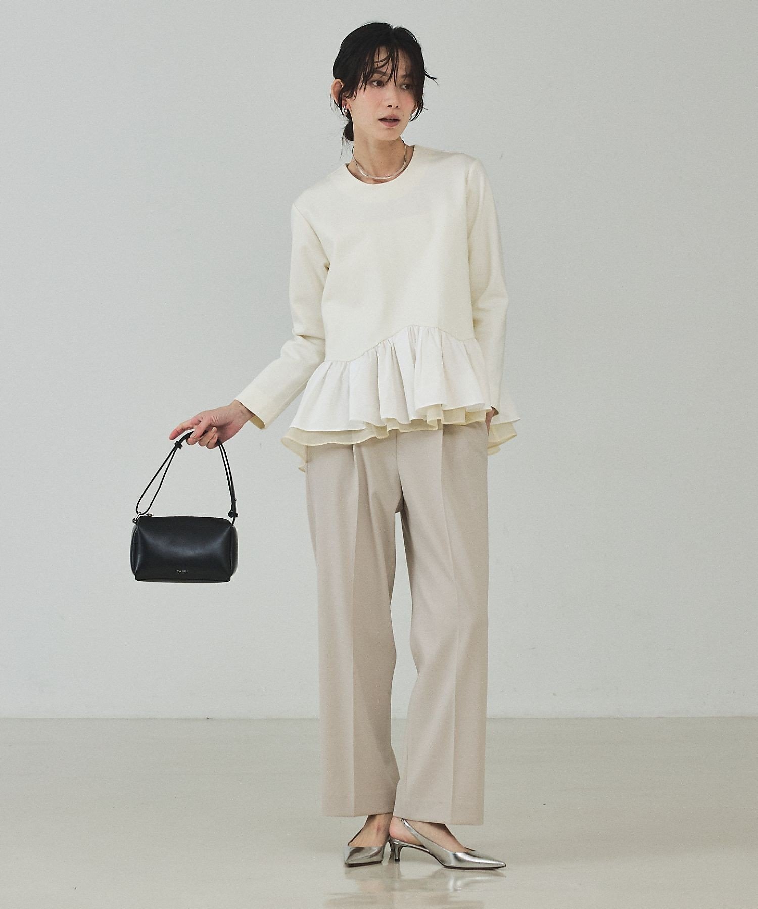 qualite センタープレスストレートパンツ カリテ パンツ スラックス・ドレスパンツ ネイビー グレー