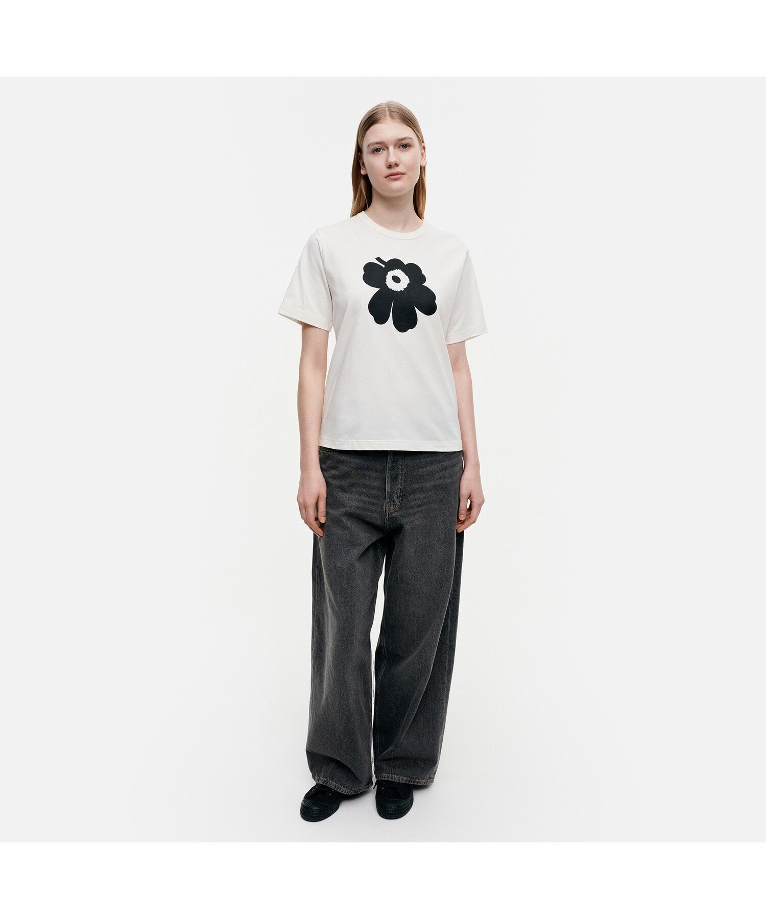 Marimekko Erna relaxed Unikko placement Tシャツ マリメッコ トップス シャツ・ブラウス ホワイト ブラック【送料無料】