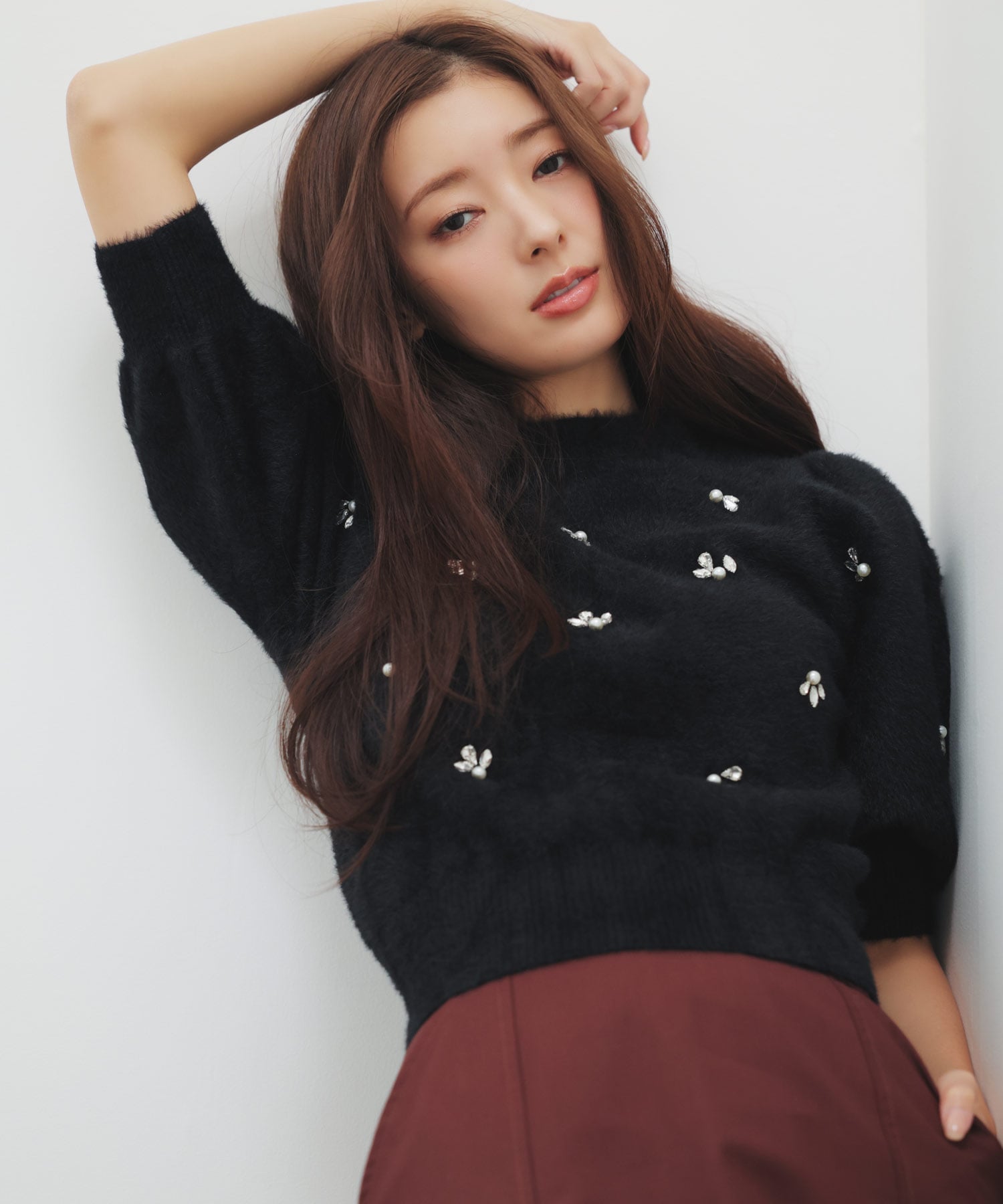 Noela 【販路限定カラーあり】シャギービジューニット ノエラ トップス ニット ブラック グレー ホワイト【送料無料】のサムネイル