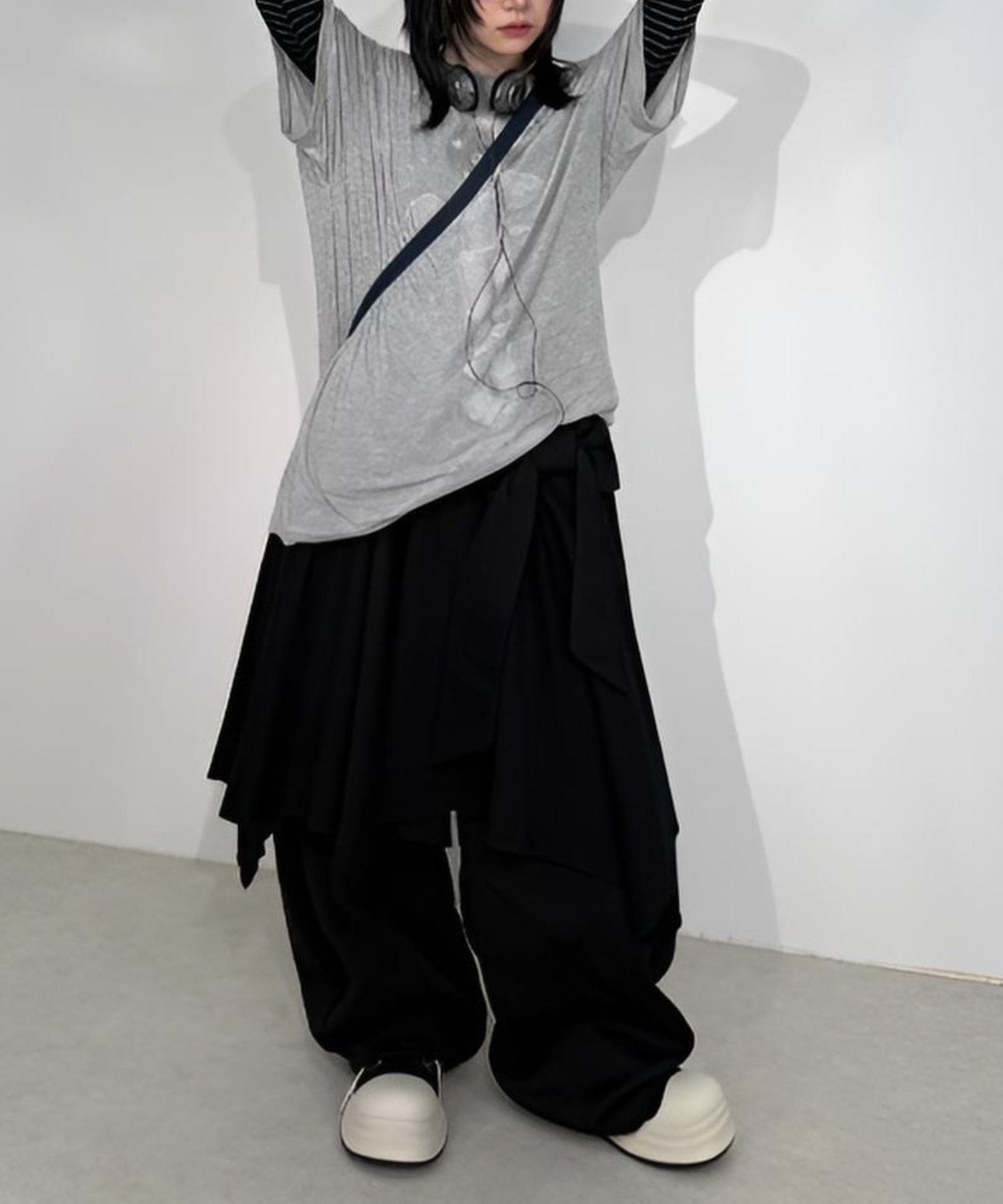 Nerd out XU 【Nerd out XU】waist rope loose sweat pants ネバーマインドザエックスユー／チカシツプラス パンツ ジャージ・スウェットパンツ ブラック
