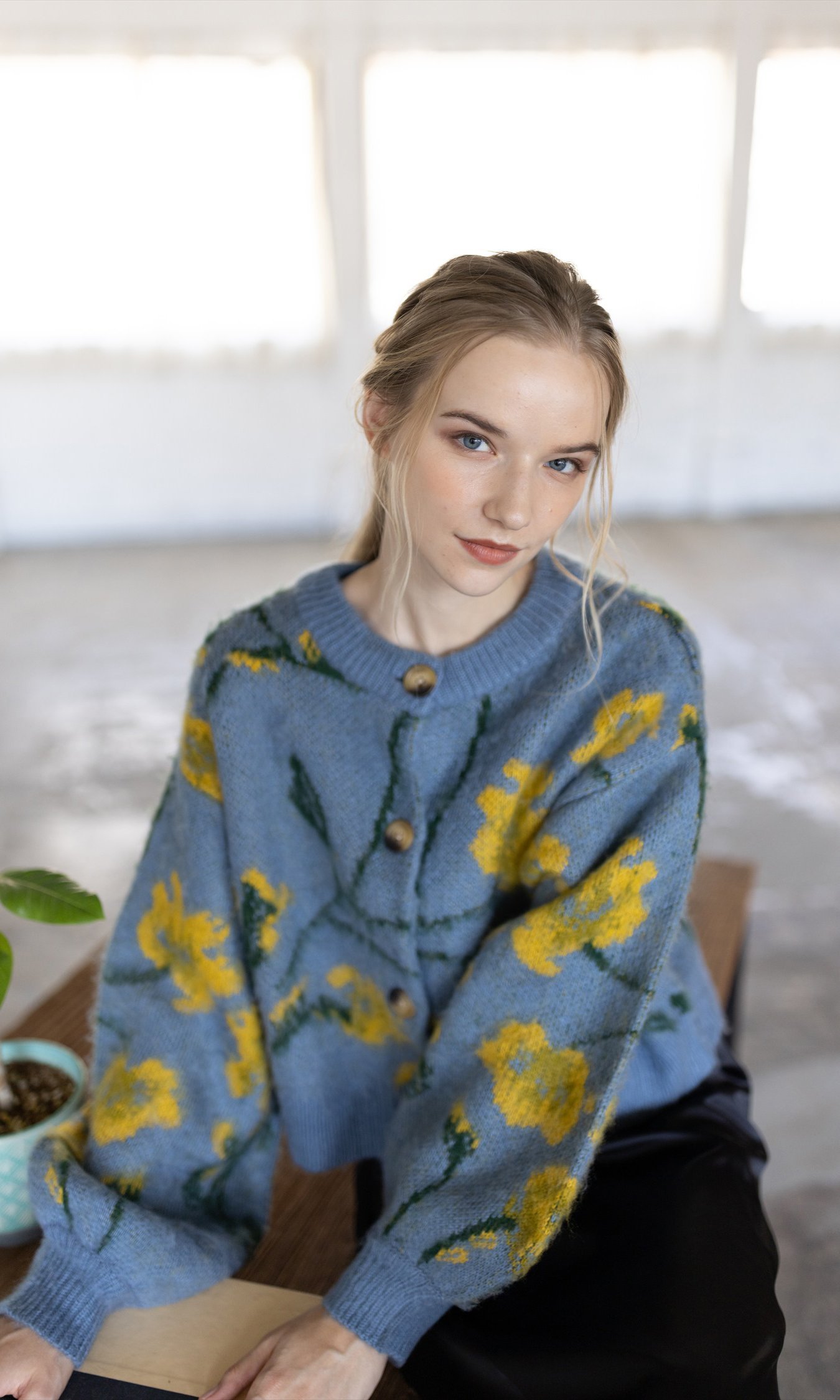 【SALE／65%OFF】clear 花柄モヘアカーディガン クリア トップス カーディガン ブルー ホワイトのサムネイル