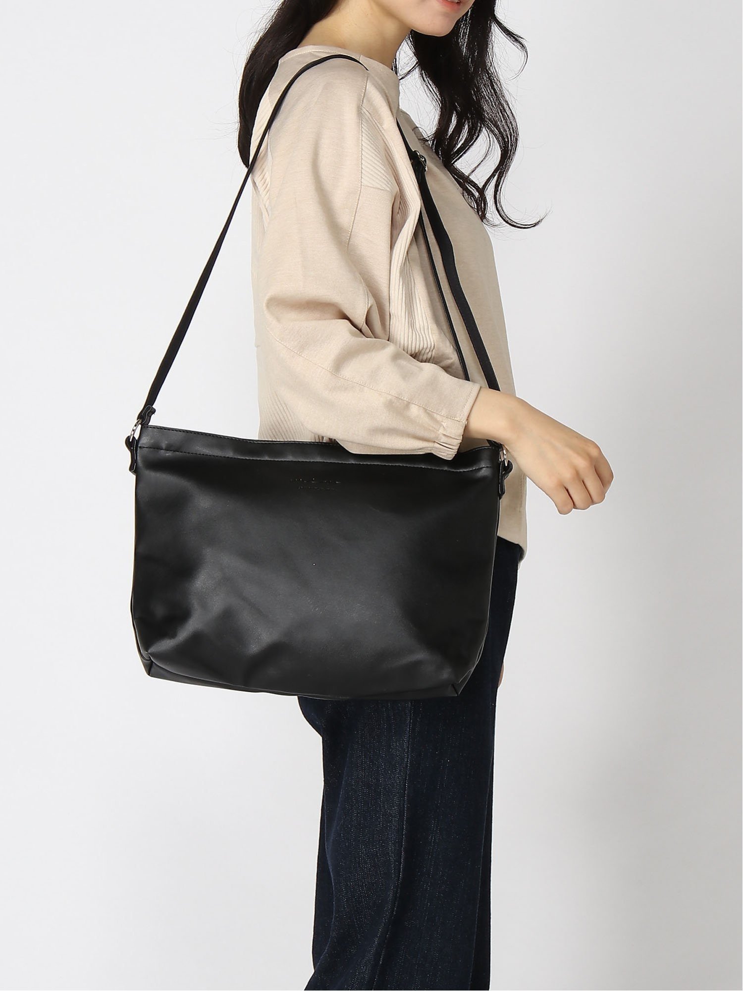 AVVENTURA AVVENTURA/(W)mew合皮ショルダーバッグ SMS-30647 アヴェンチュラ バッグ ショルダーバッグ ブラック ブルー ベージュ