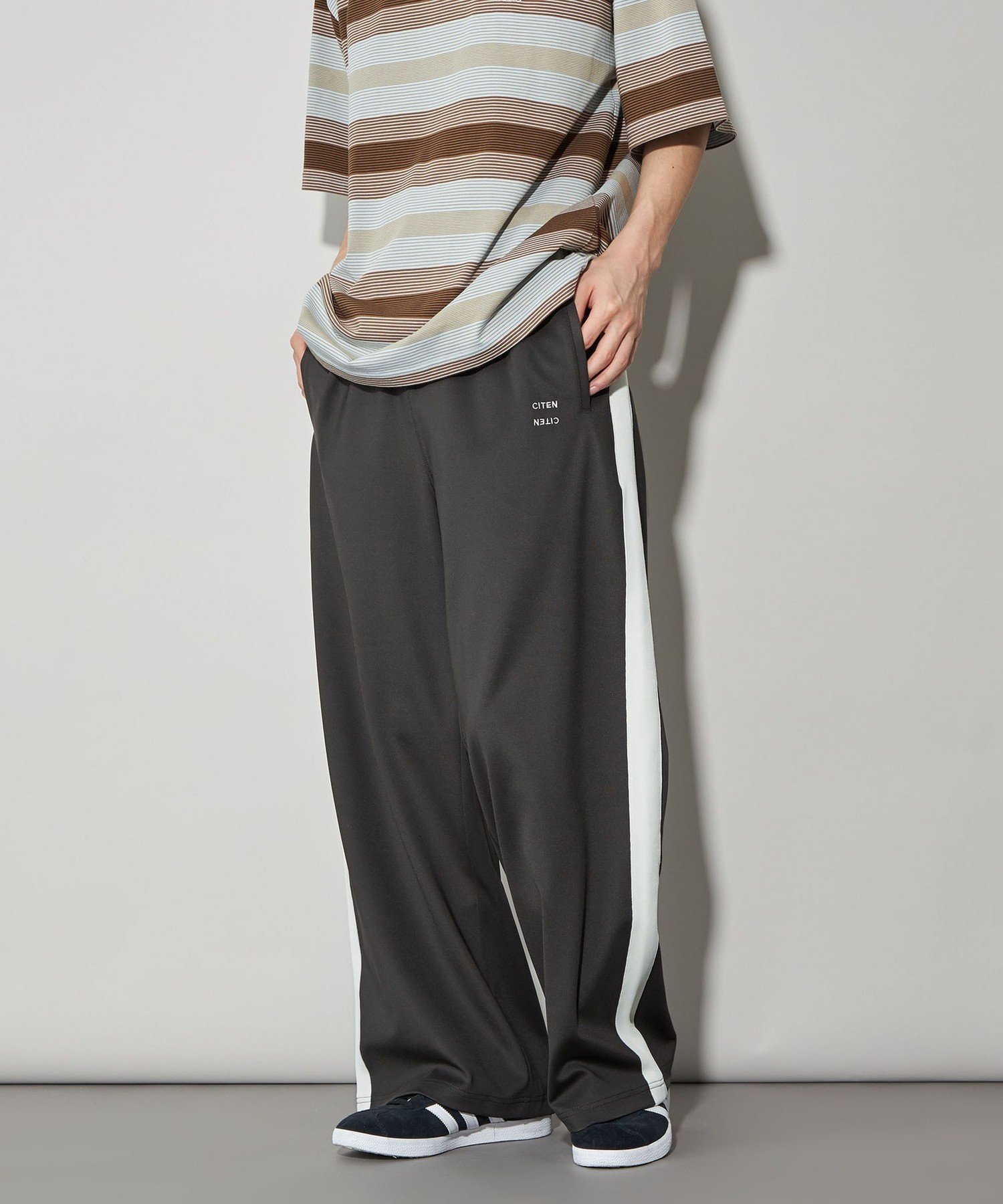 CITEN <CITEN>ワイドレッグトラックジャージパンツ シテン パンツ ジャージ・スウェットパンツ グレー ホワイト【送料無料】