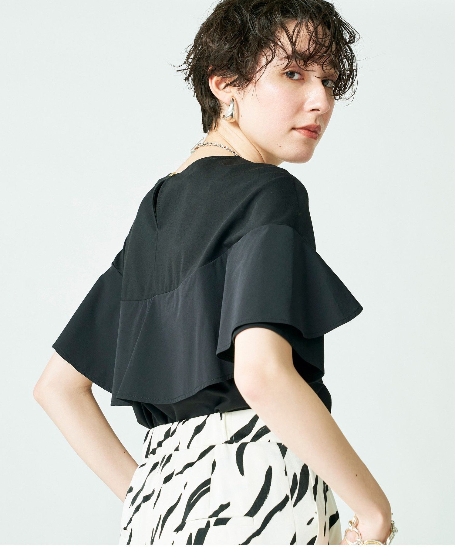 NOLLEY'S ◇【WEB限定】バックフリル異素材使いプルオーバー ノーリーズ トップス カットソー・Tシャツ ベージュ ホワイト ネイビー ブラック【送料無料】のサムネイル