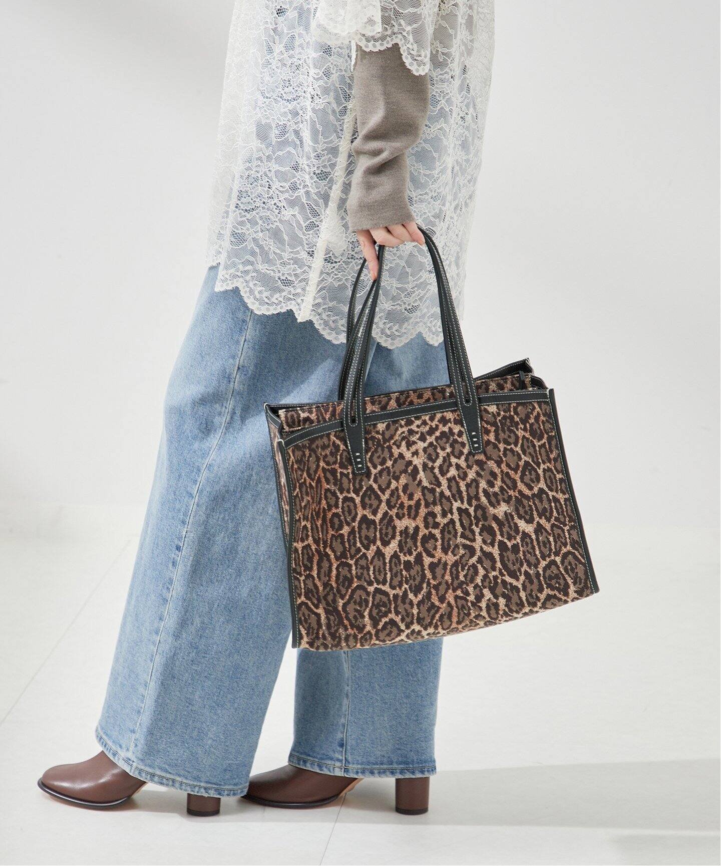 JOURNAL STANDARD L'ESSAGE 《別注》【A VACATION/ア ヴァケーション】CLUB-L BROWN LEO:トートバッグ ジャーナルスタンダード レサージュ バッグ トートバッグ ベージュ【送料無料】のサムネイル