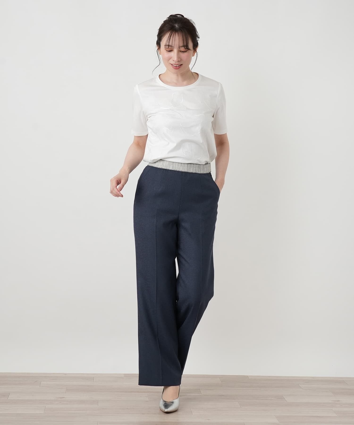 Leilian 配色センタープレスパンツ【ROCHAS Premiere】 レリアン パンツ その他のパンツ ネイビー
