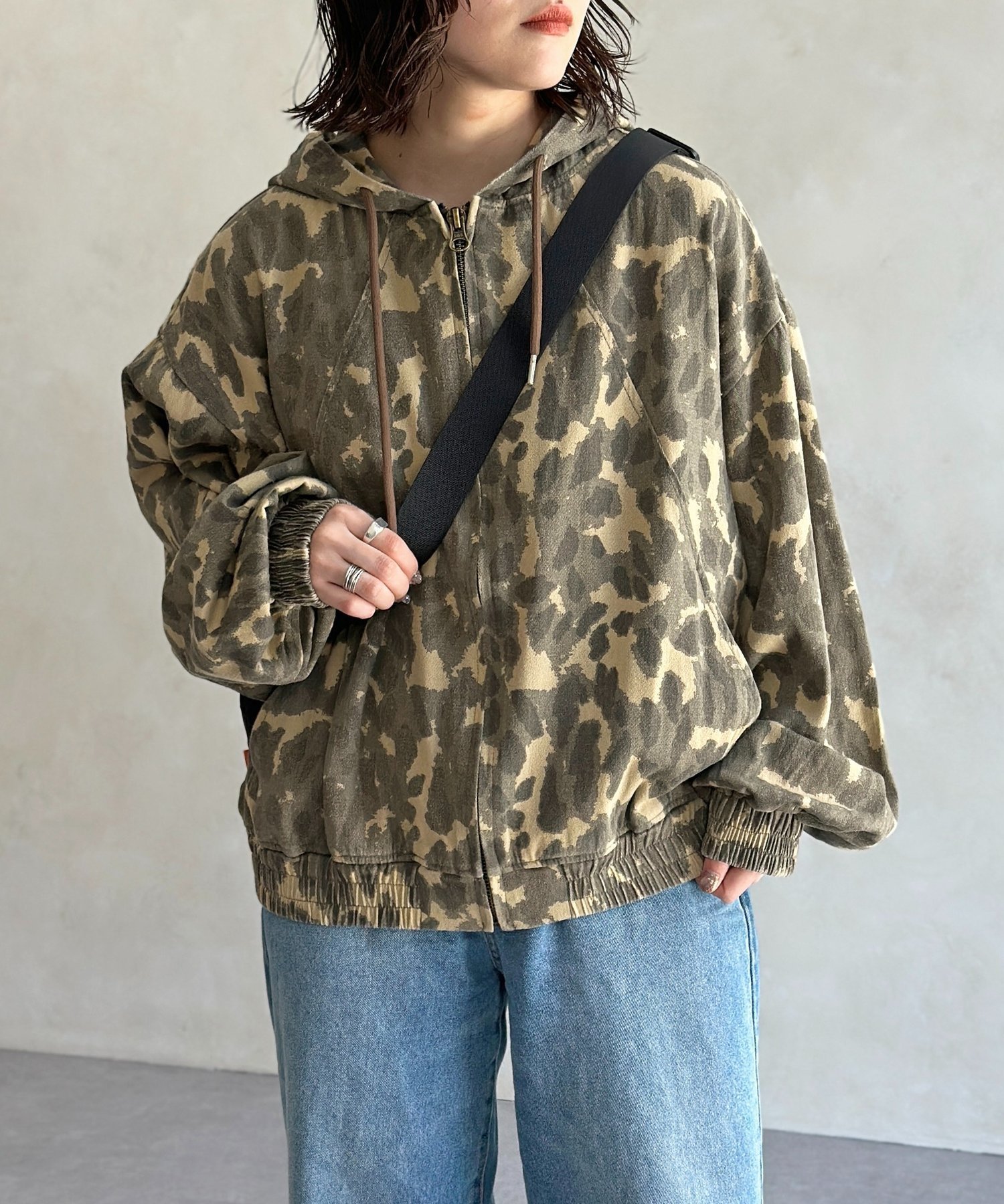 CPCM 総柄ツイルジップパーカー シーピーシーエム ジャケット・アウター ブルゾン・ジャンパー ベージュ ブラウン【送料無料】