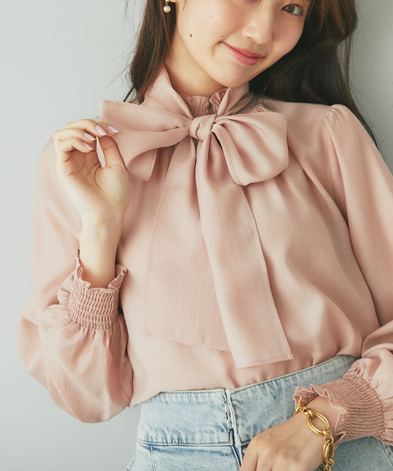 La boutique BonBon 【オケージョンにも】ボウタイシャーリングギャザーブラウス ラブティックボンボン トップス シャツ・ブラウス ホワイト ピンク