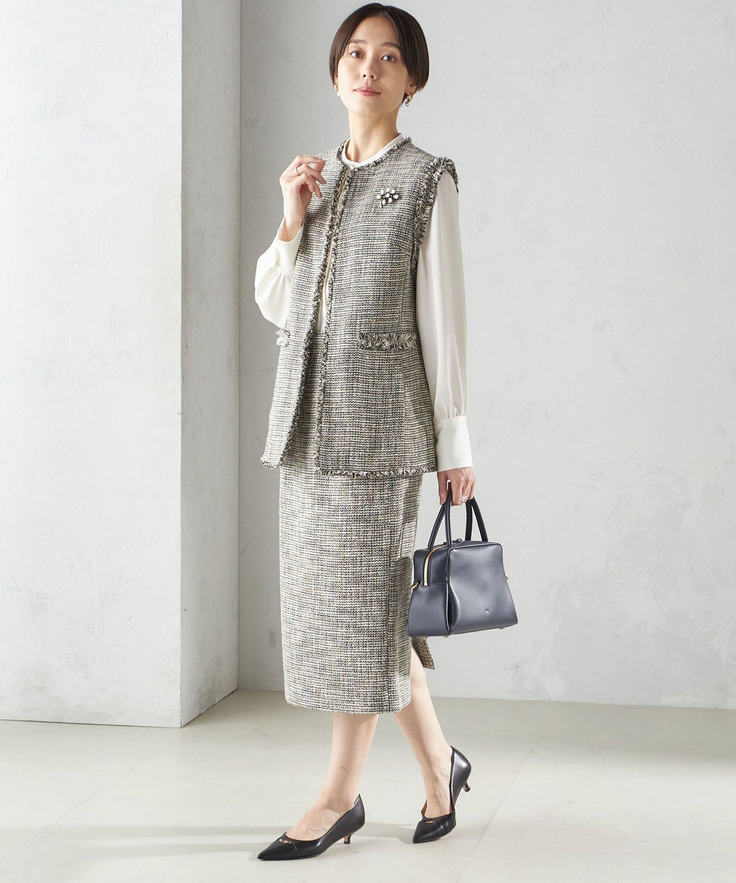 SHIPS WOMEN troisiemeCHACO:木の実 モチーフ ブローチ シップス アクセサリー・腕時計 ブローチ・コサージュ・バッジ ホワイト