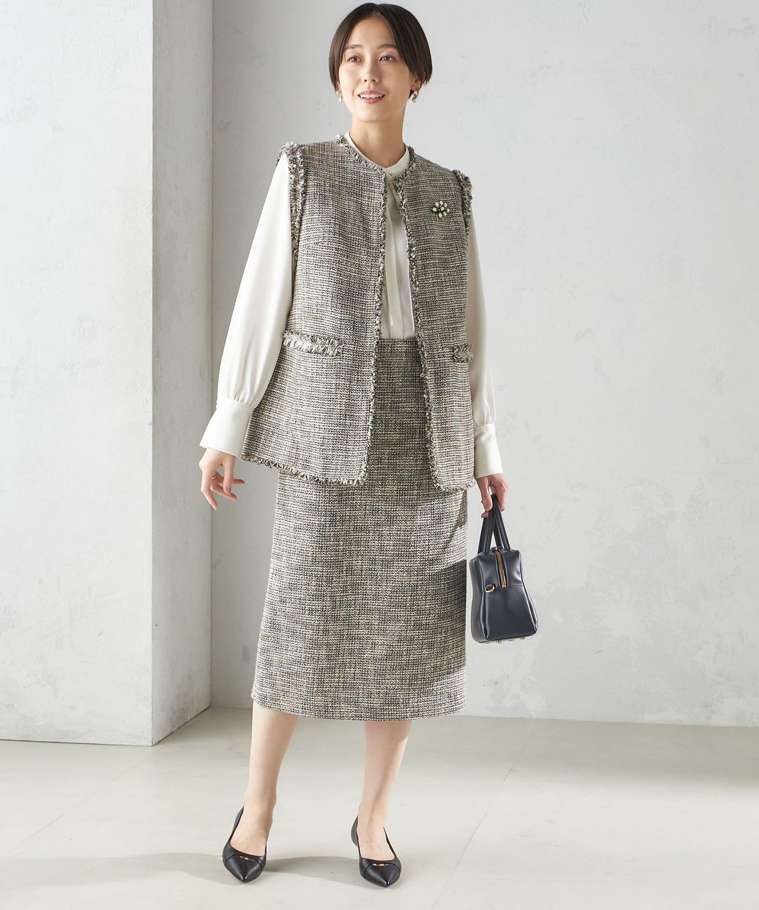 SHIPS WOMEN troisiemeCHACO:木の実 モチーフ ブローチ シップス アクセサリー・腕時計 ブローチ・コサージュ・バッジ ホワイト