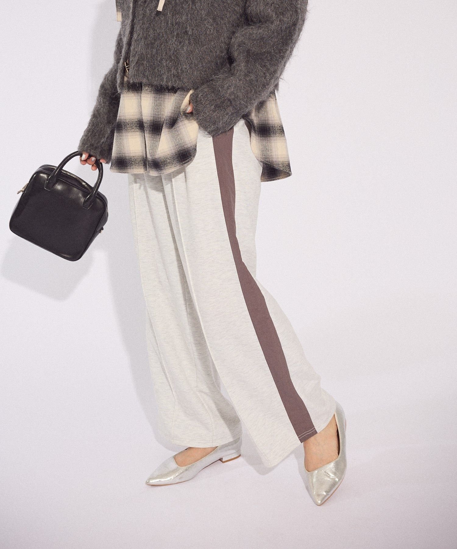 Green Parks あったか裏起毛サイドラインスウェットパンツ グリーンパークス パンツ その他のパンツ ブラック グレー ホワイト【送料無料】のサムネイル