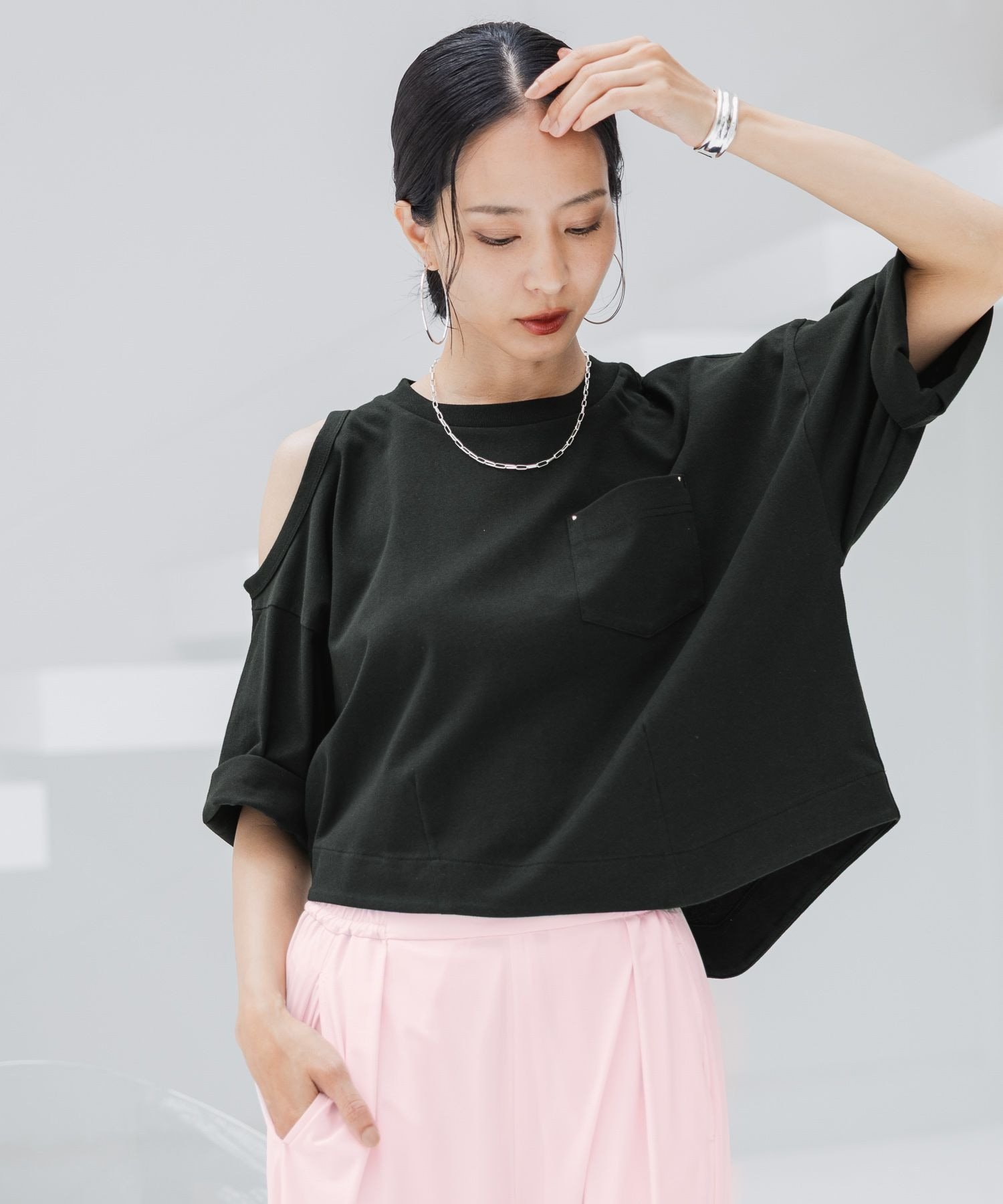 【HEREIAM】オープンショルダープルオーバー ベイフロー トップス カットソー・Tシャツ ホワイト ブラック