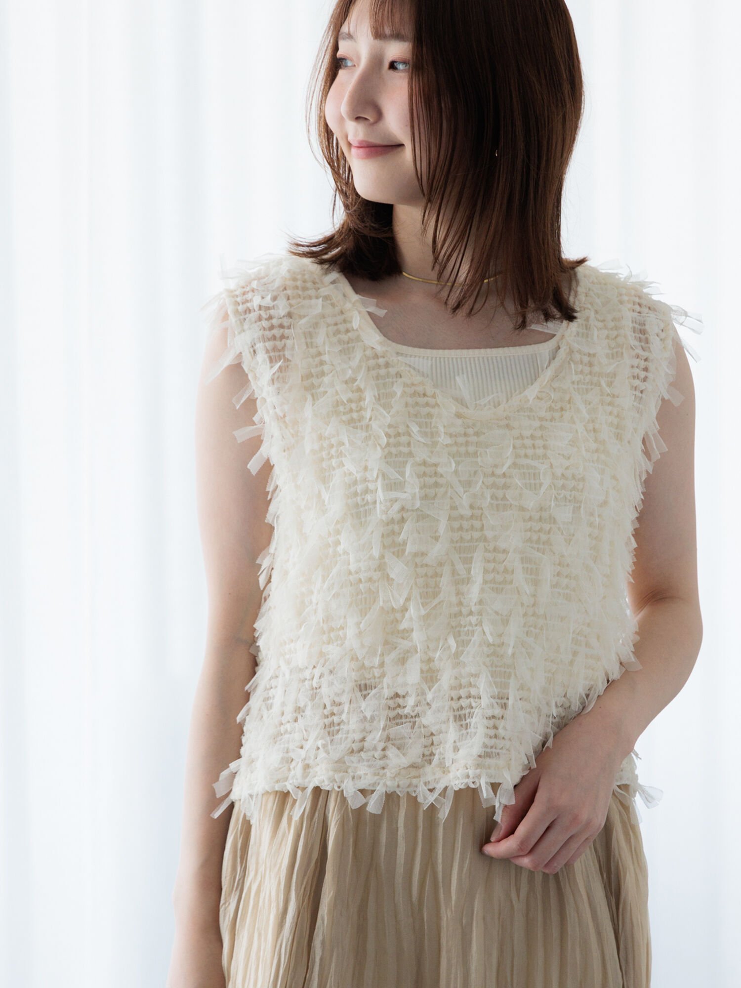 【SALE／28%OFF】Te chichi TERRASSE 前後2WAYチュールフリンジベスト《2025summer catalog item》 テチチ トップス シャツ・ブラウス ホワイト ブラックのサムネイル